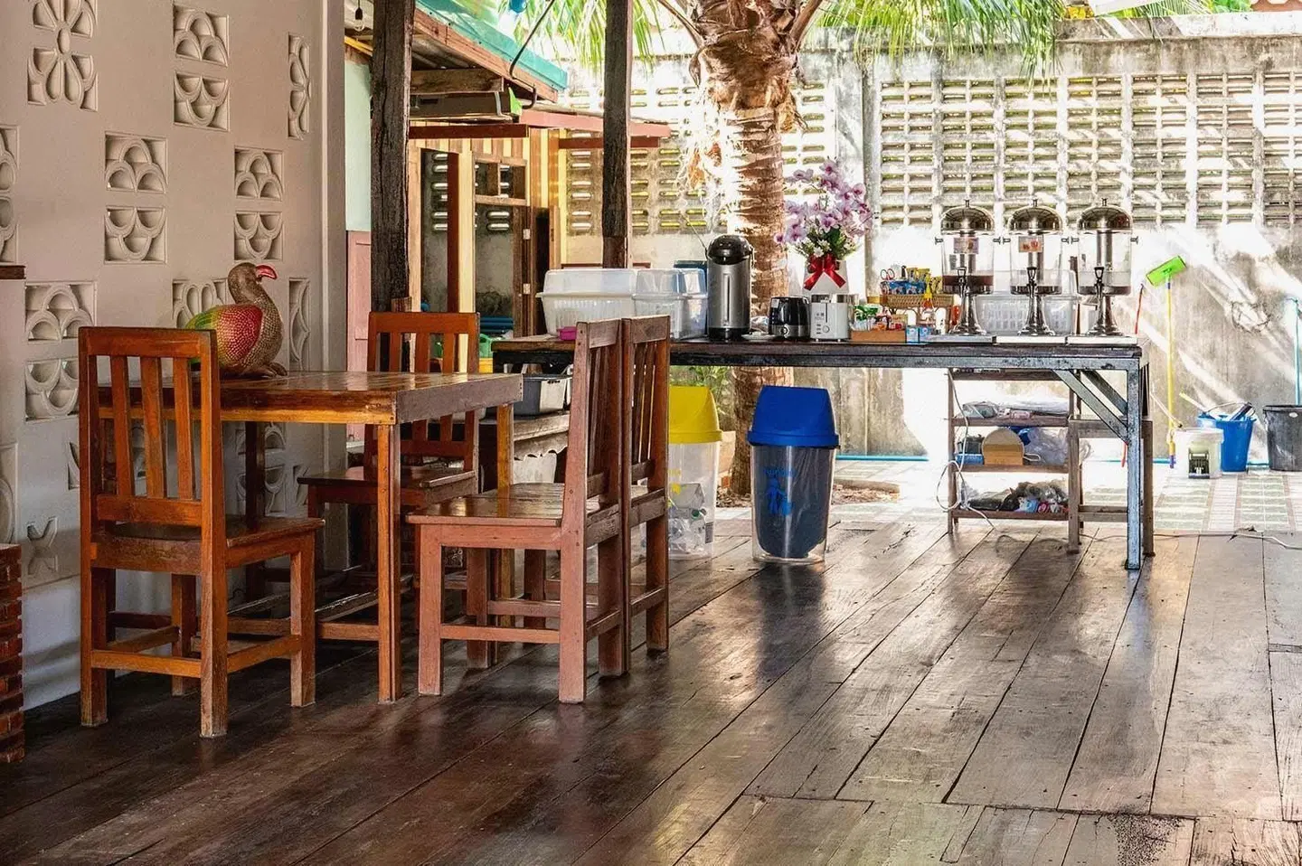 Smilingface Guesthouse Bar
