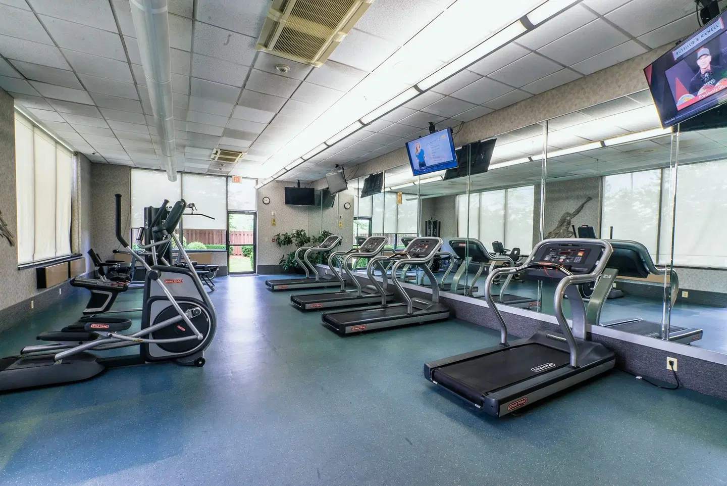 Holiday Inn Newark International Airport by IHG SPORTS_AND_LEISURE