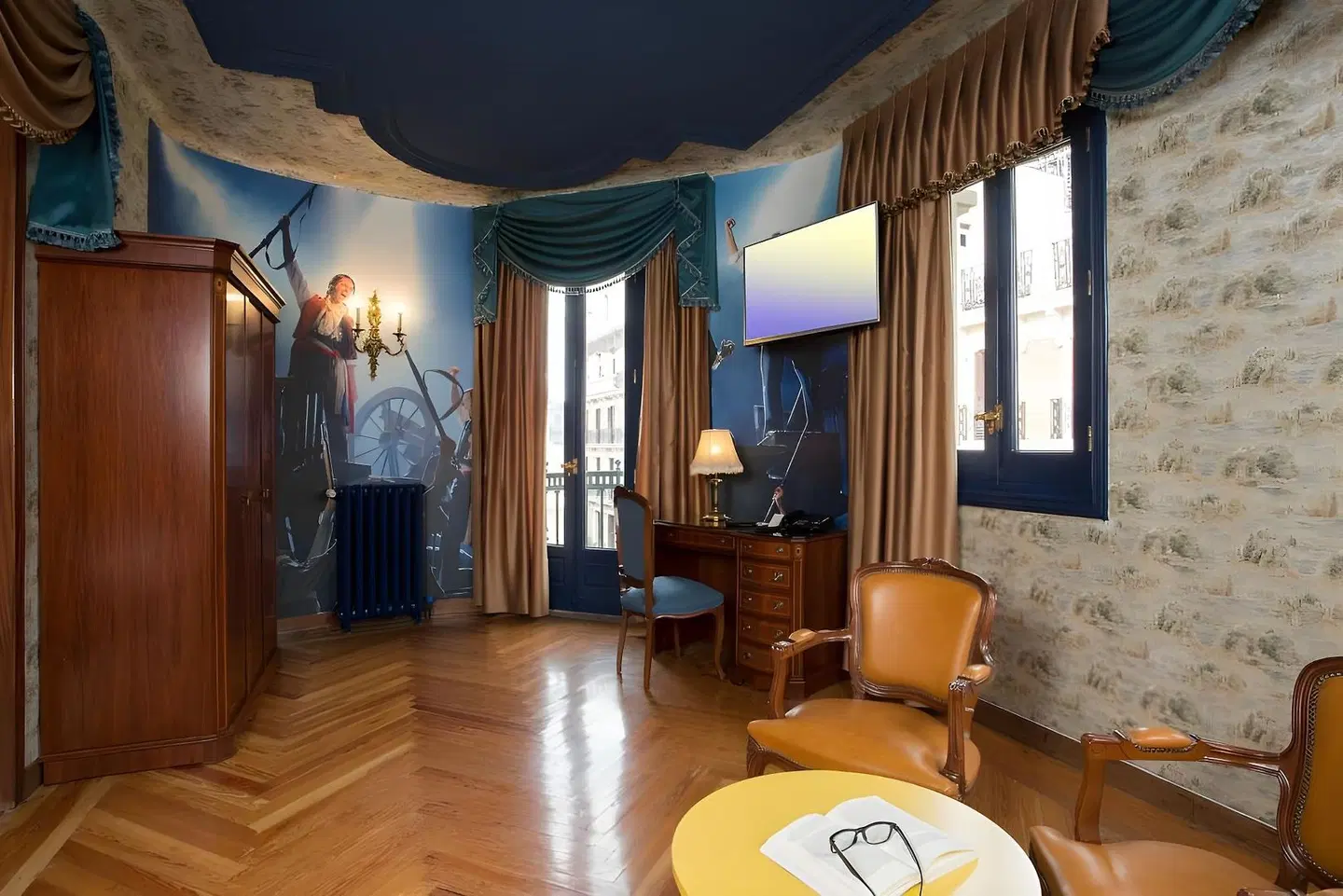 Casual Madrid del Teatro ROOM_EXAMPLE