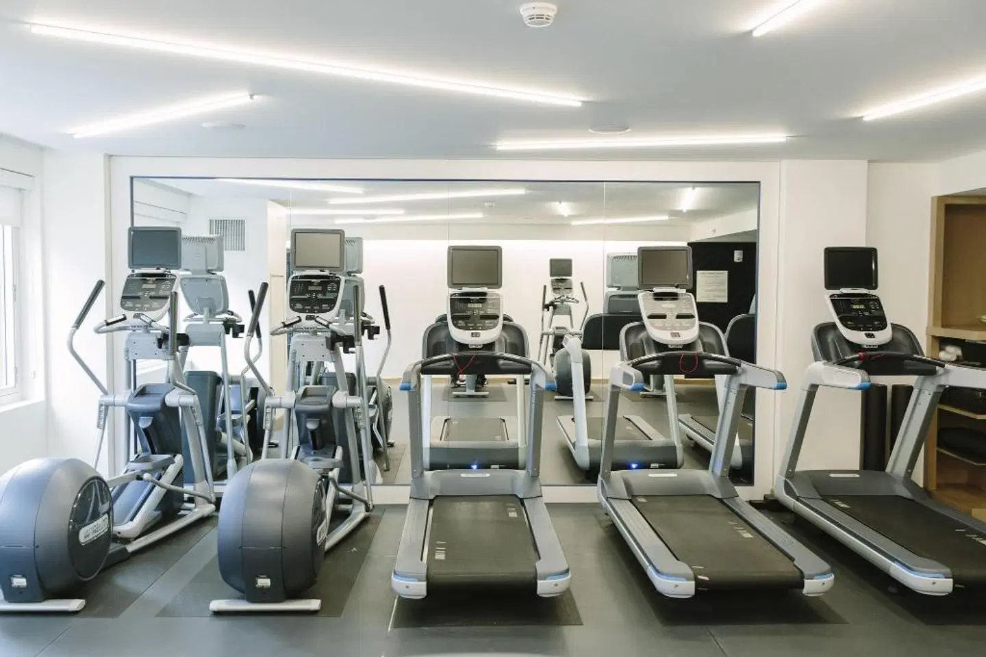 The Envoy Hotel, Autograph Collection SPORTS_AND_LEISURE