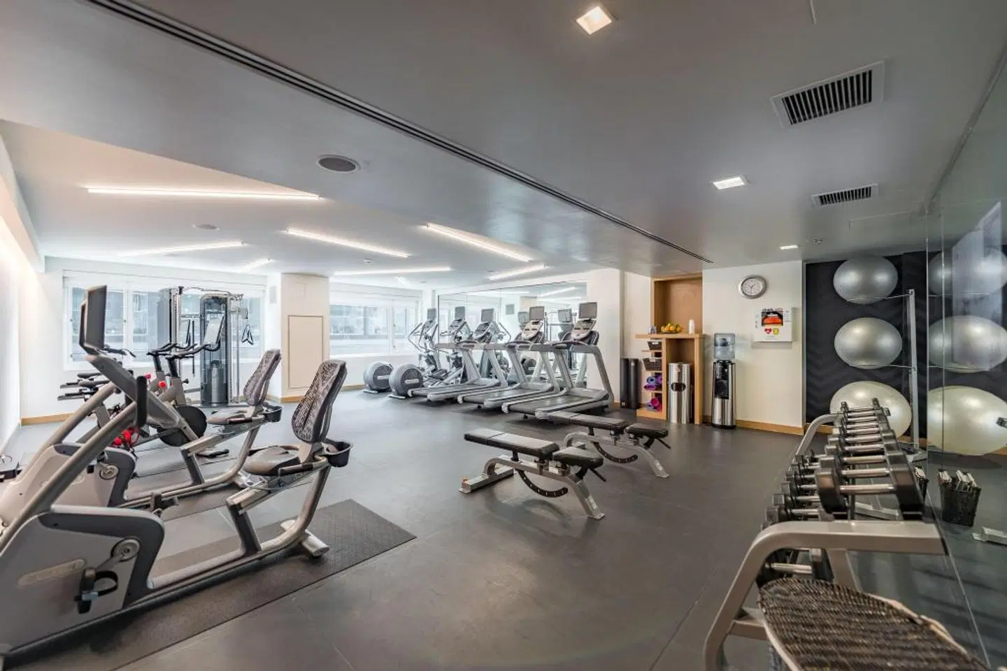 The Envoy Hotel, Autograph Collection SPORTS_AND_LEISURE