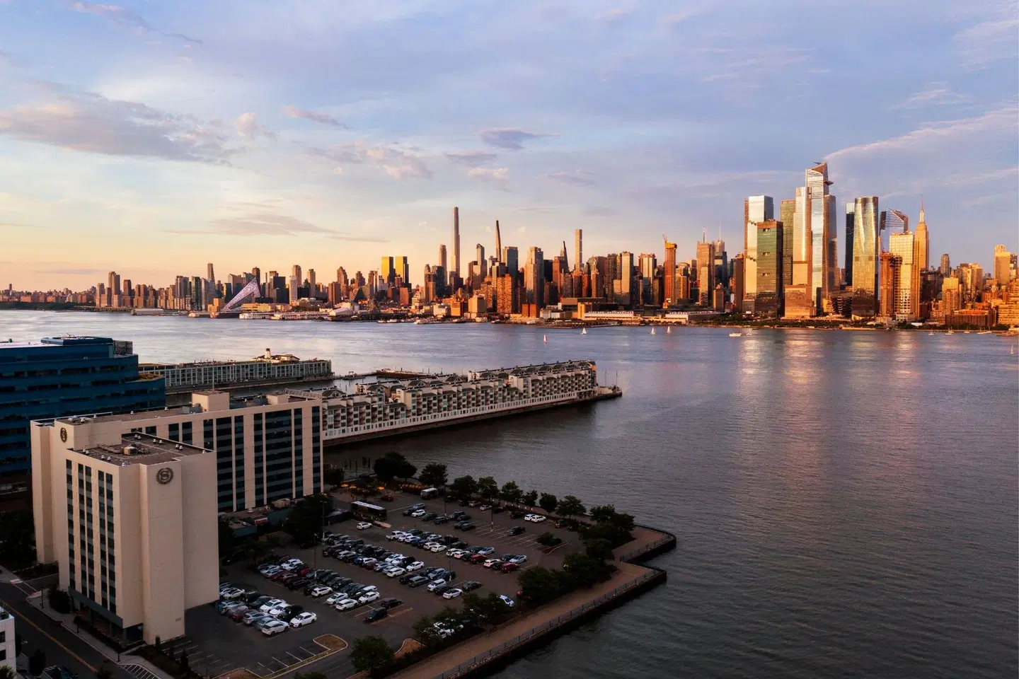 Sheraton Lincoln Harbor Hotel Strand