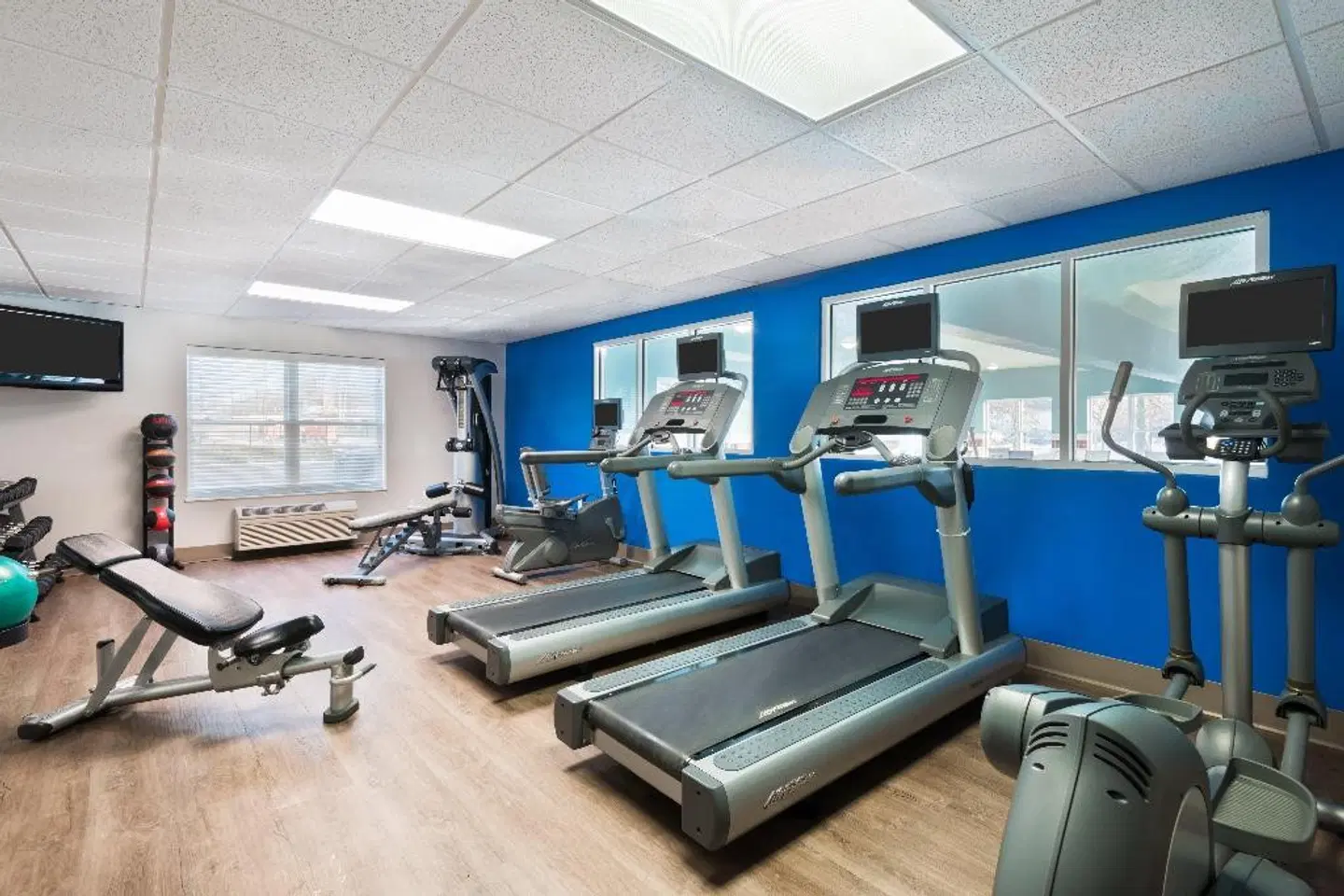 Holiday Inn Express & Suites Columbus Airport East by IHG SPORTS_AND_LEISURE