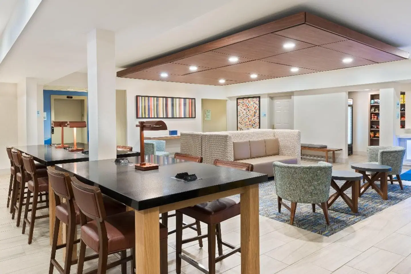 Holiday Inn Express & Suites Columbus Airport East by IHG LOUNGE_LOBBY
