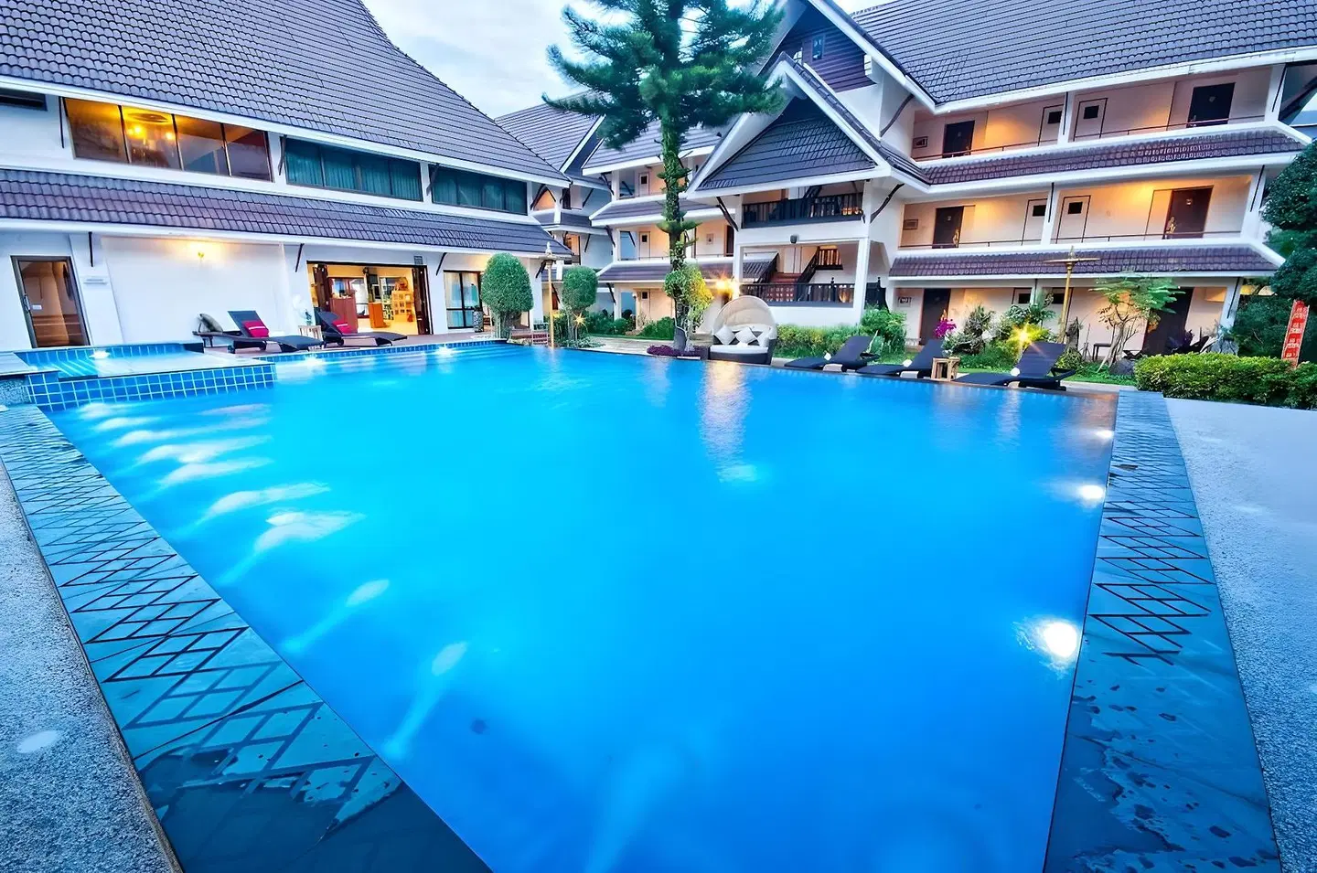 Nak Nakara Hotel OUTDOOR_POOL