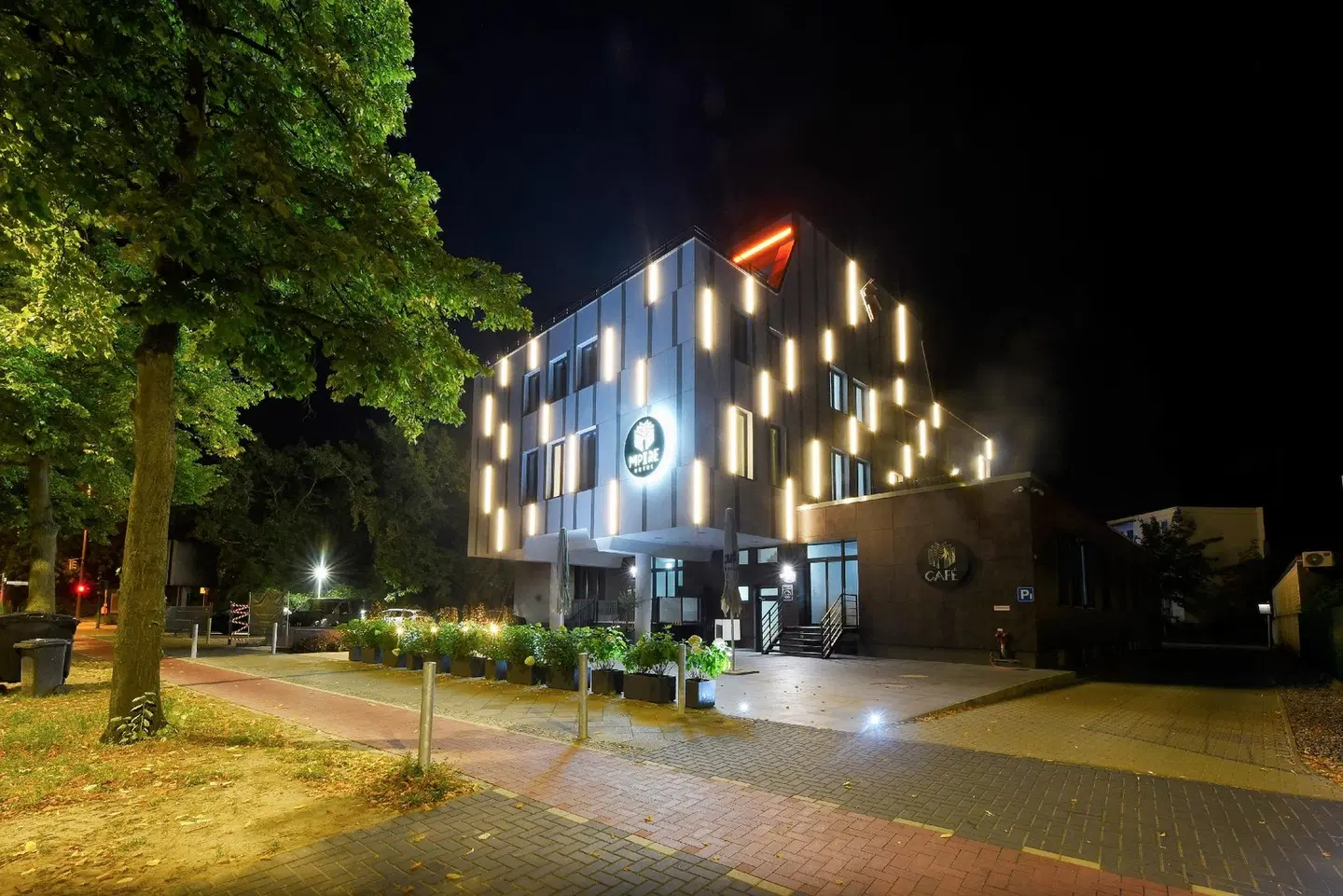 M-Pire Hotel EXTERIOR
