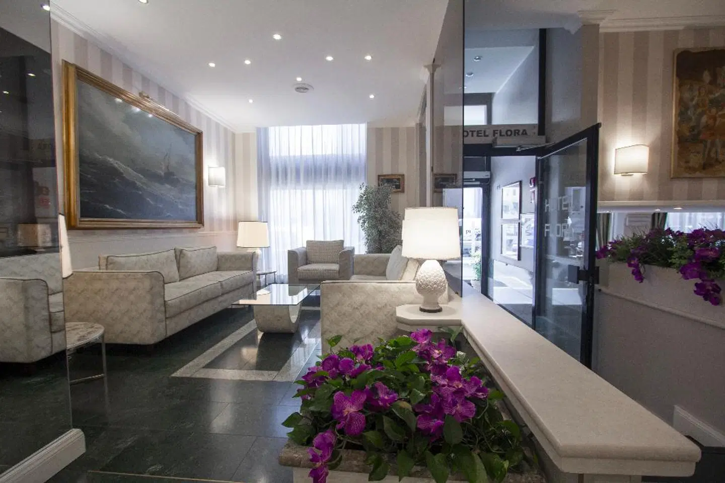 Flora LOUNGE_LOBBY