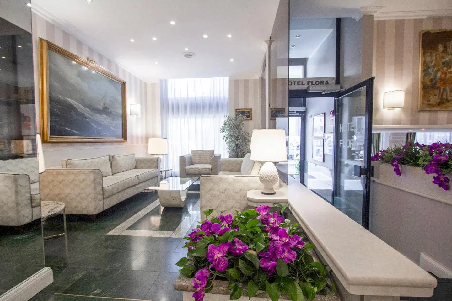 Flora LOUNGE_LOBBY