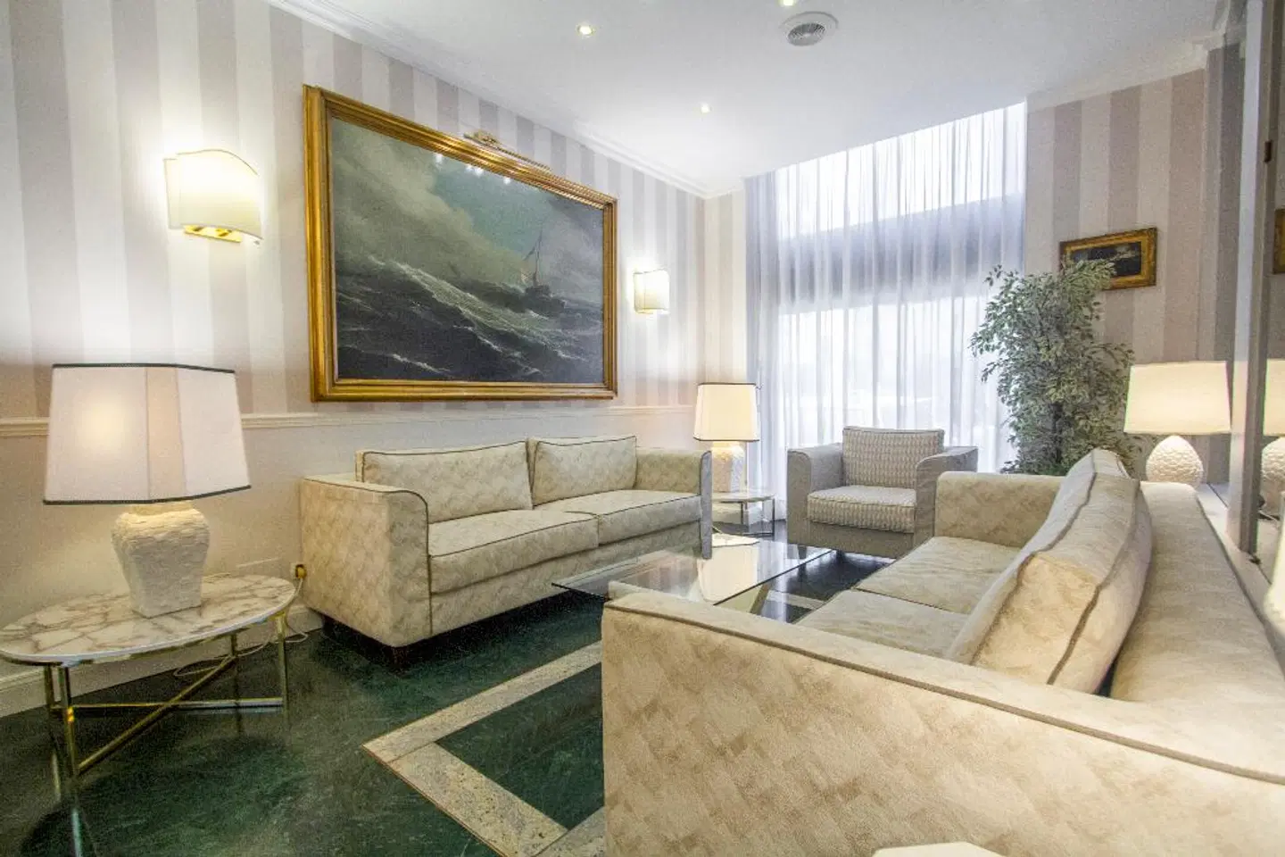 Flora LOUNGE_LOBBY