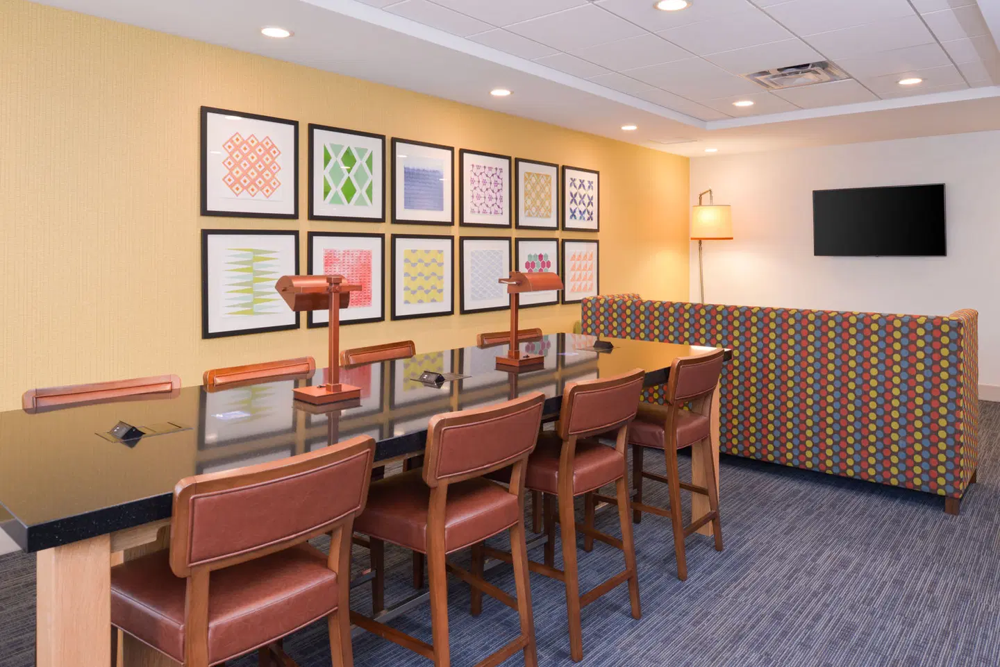 Holiday Inn Express & Suites Indianapolis Dtn-Conv Ctr Area by IHG Bar