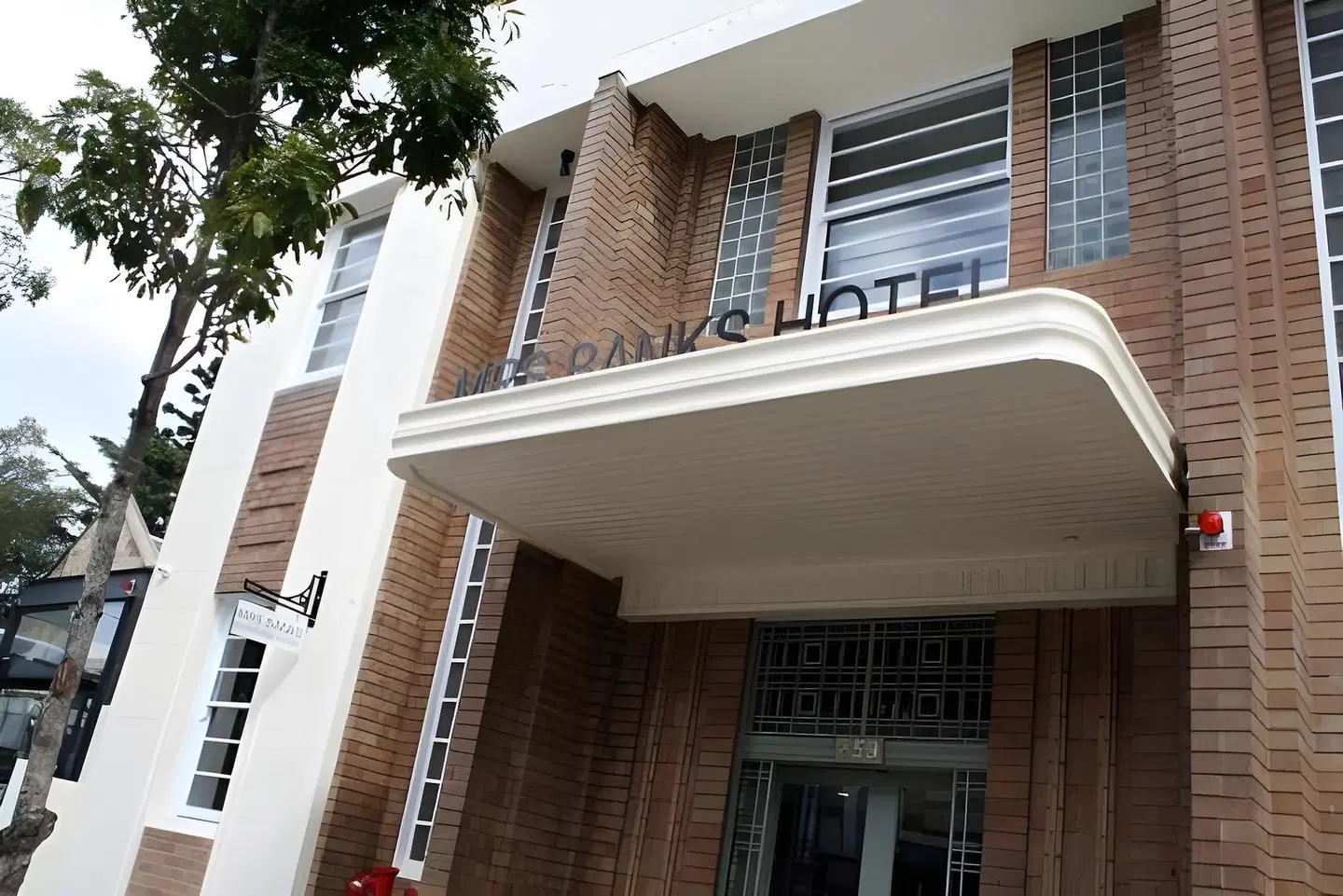Mrs Banks Hotel EXTERIOR
