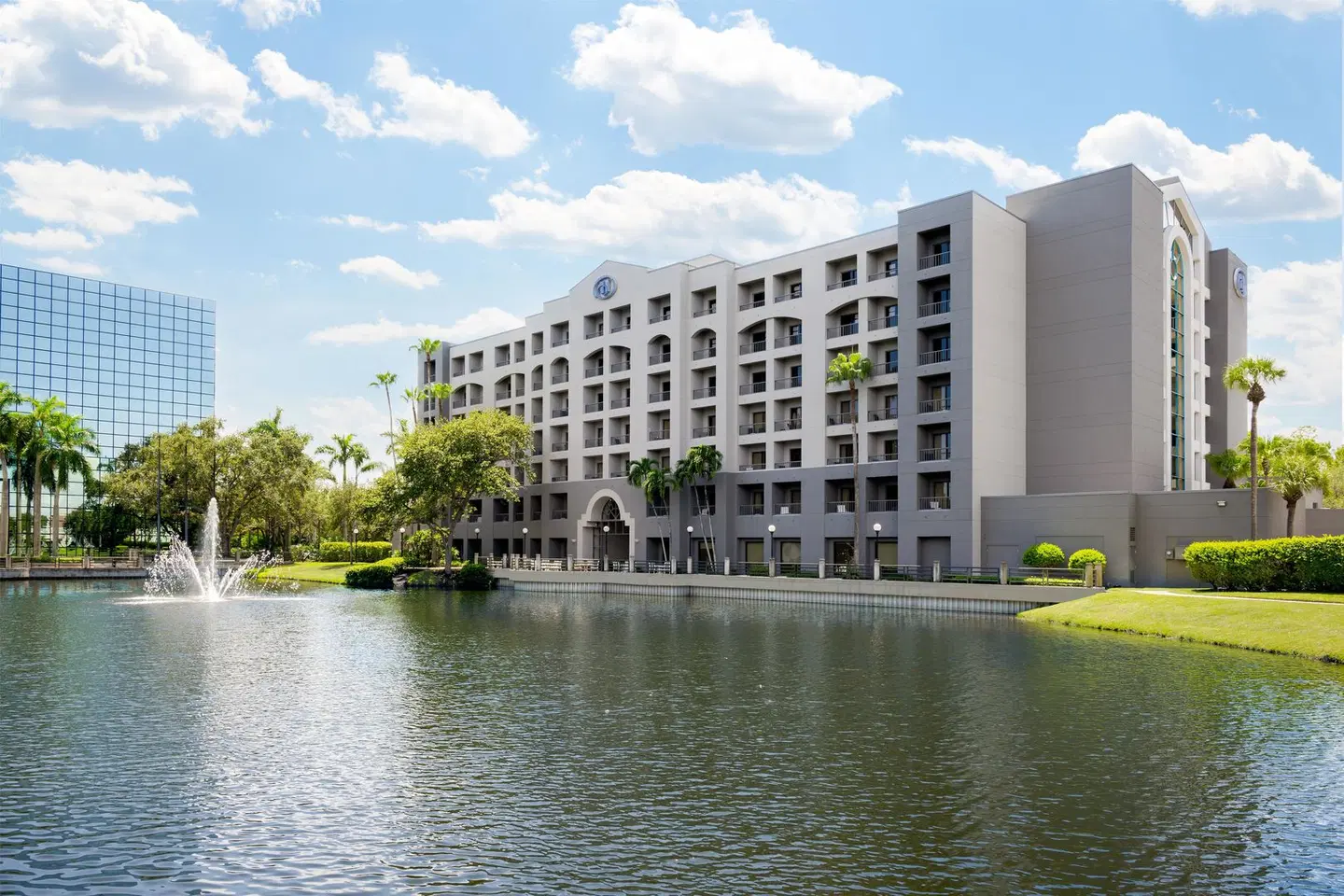 Hilton Boca Raton Suites EXTERIOR