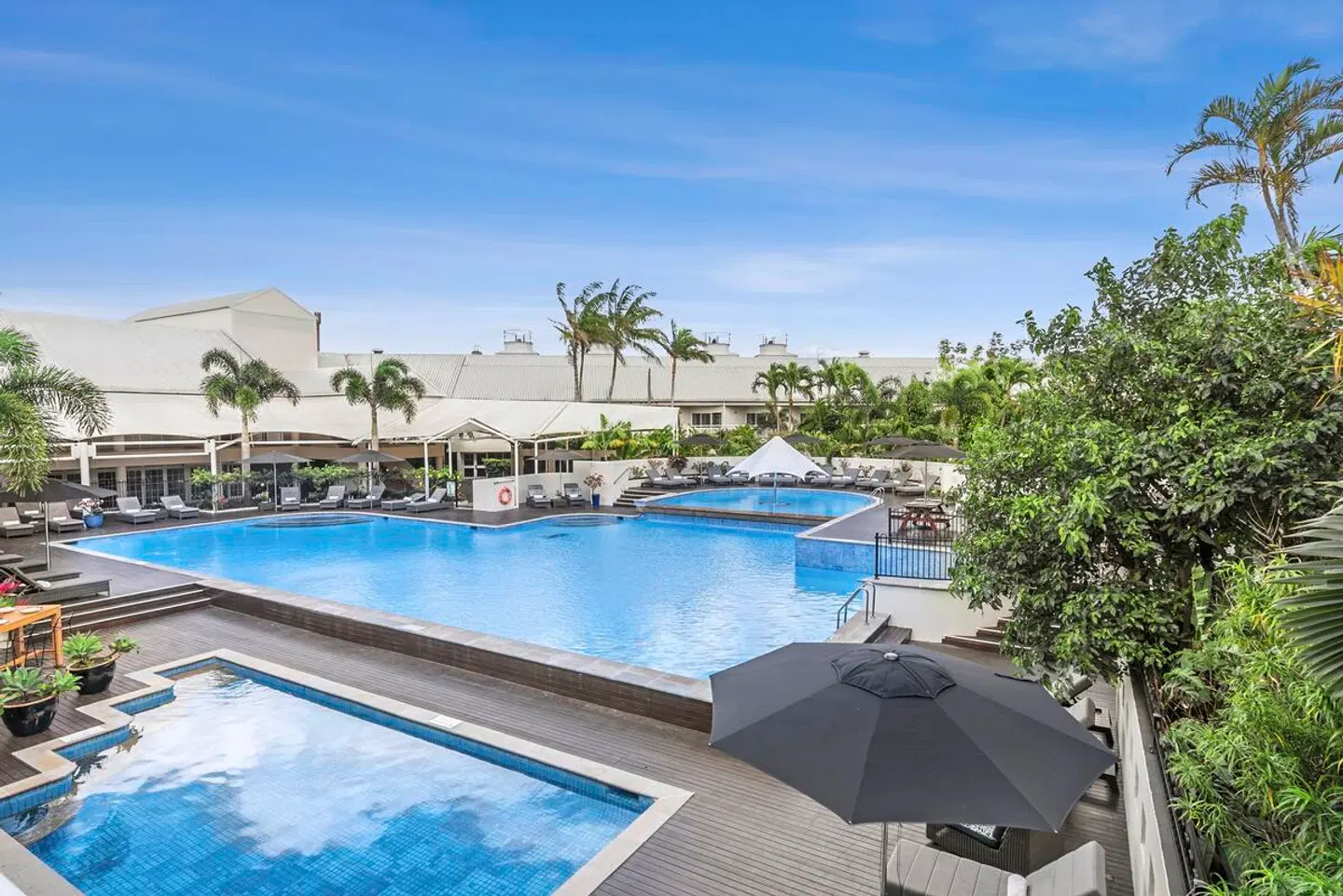 Shangri-La The Marina, Cairns OUTDOOR_POOL