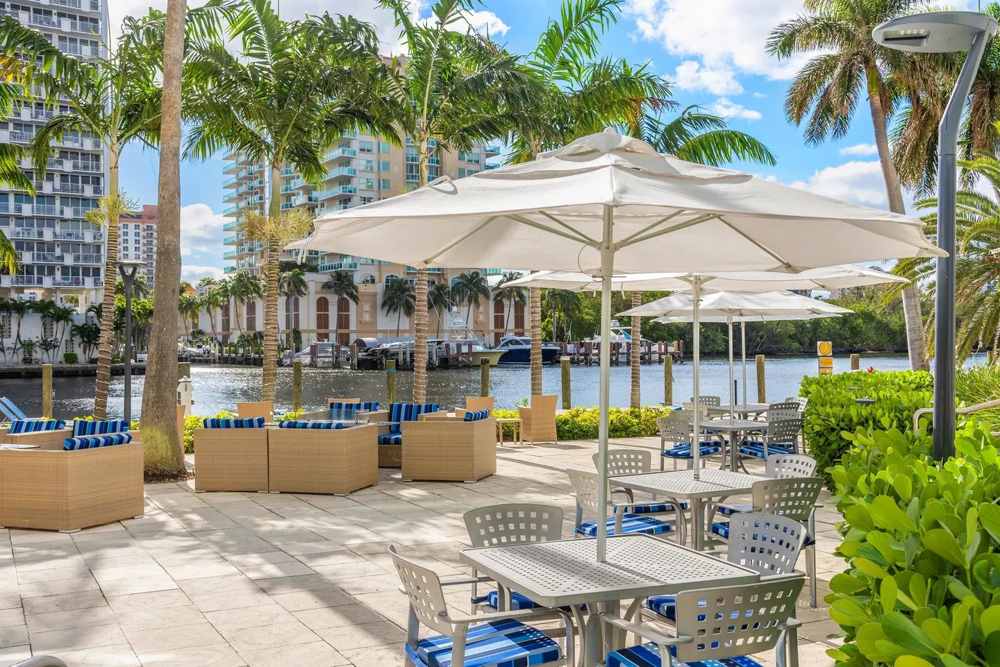 Gallery ONE - A DoubleTree Suites by Hilton Hotel Terrasse