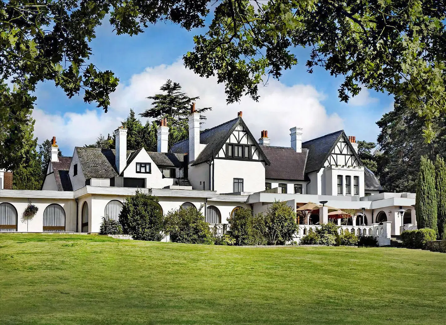 Hilton Cobham EXTERIOR