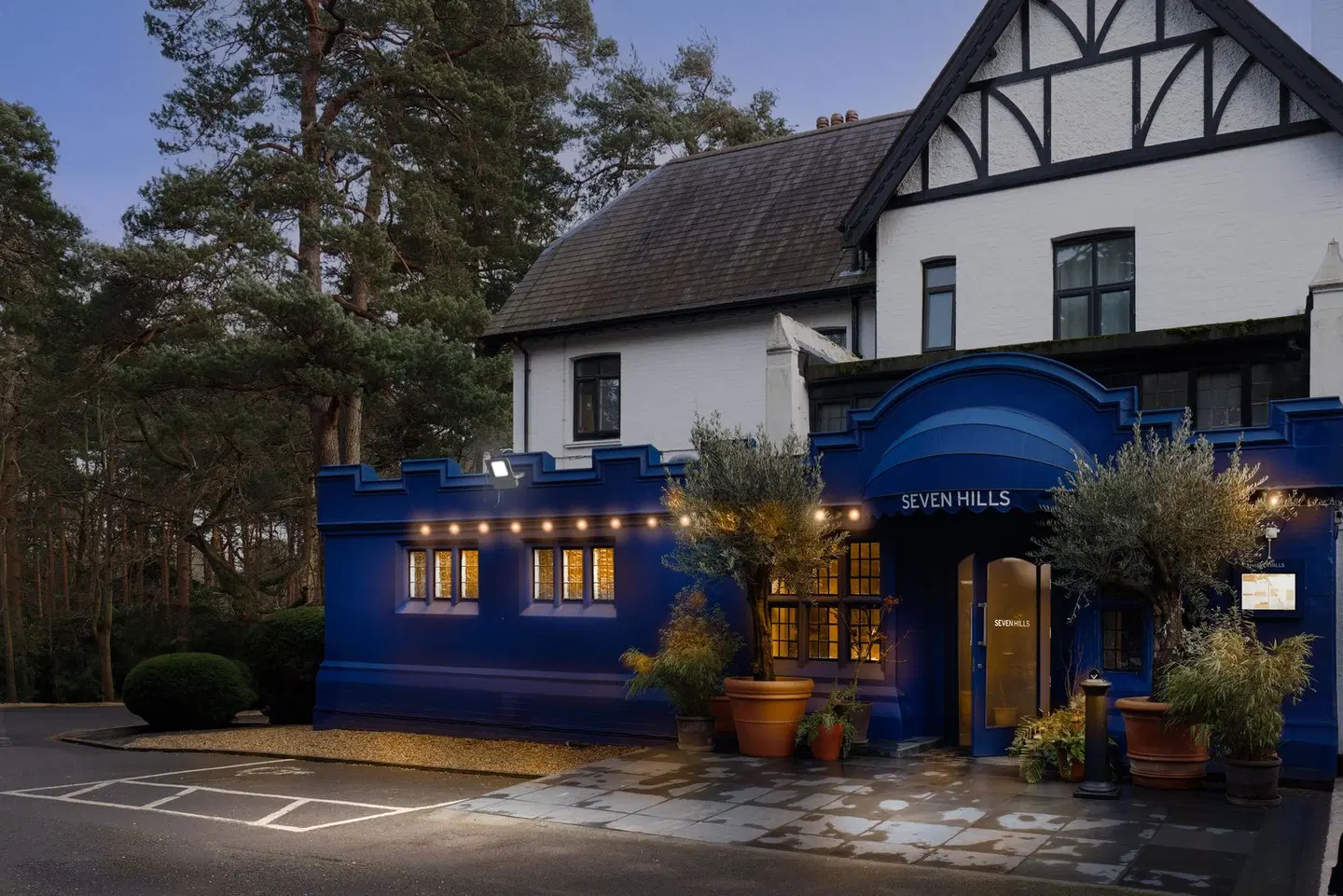 Hilton Cobham EXTERIOR