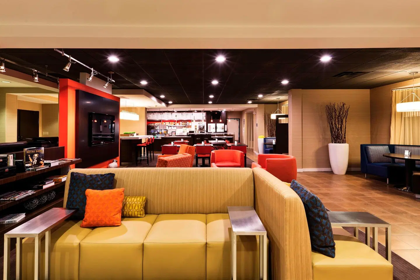 Courtyard by Marriott Mishawaka-University Area Bar