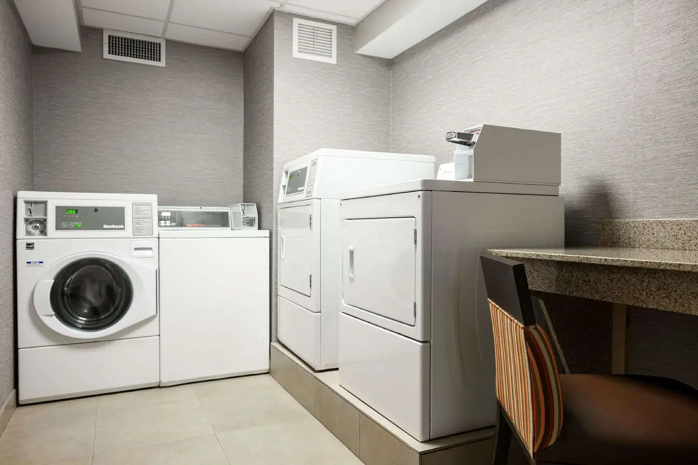 Hampton Inn Evansville/Airport ROOM_EXAMPLE