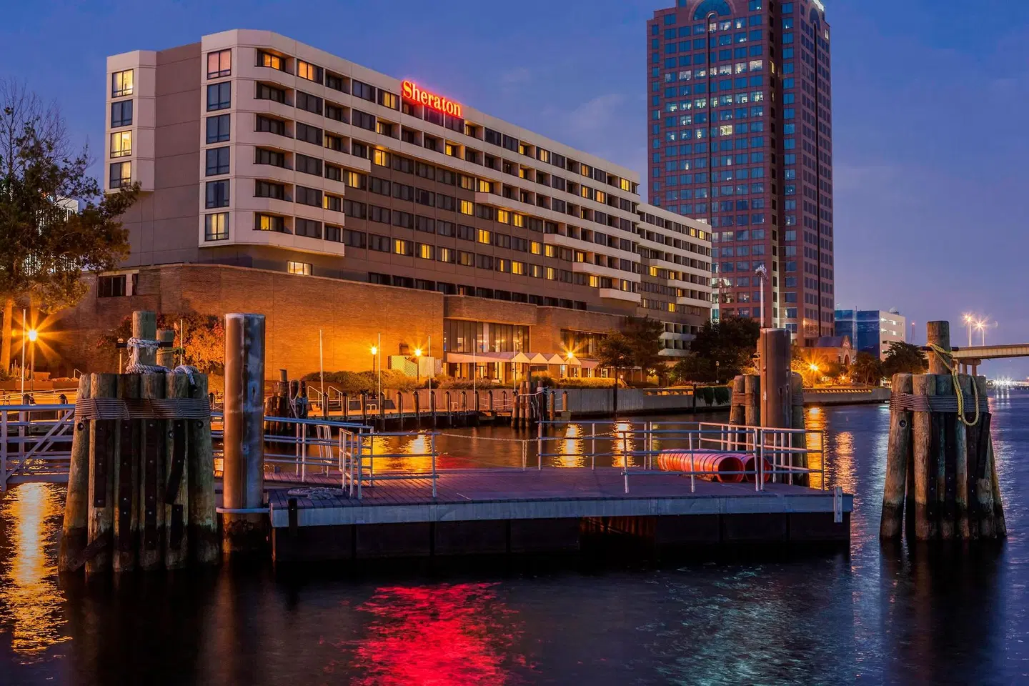 Sheraton Norfolk Waterside Hotel EXTERIOR