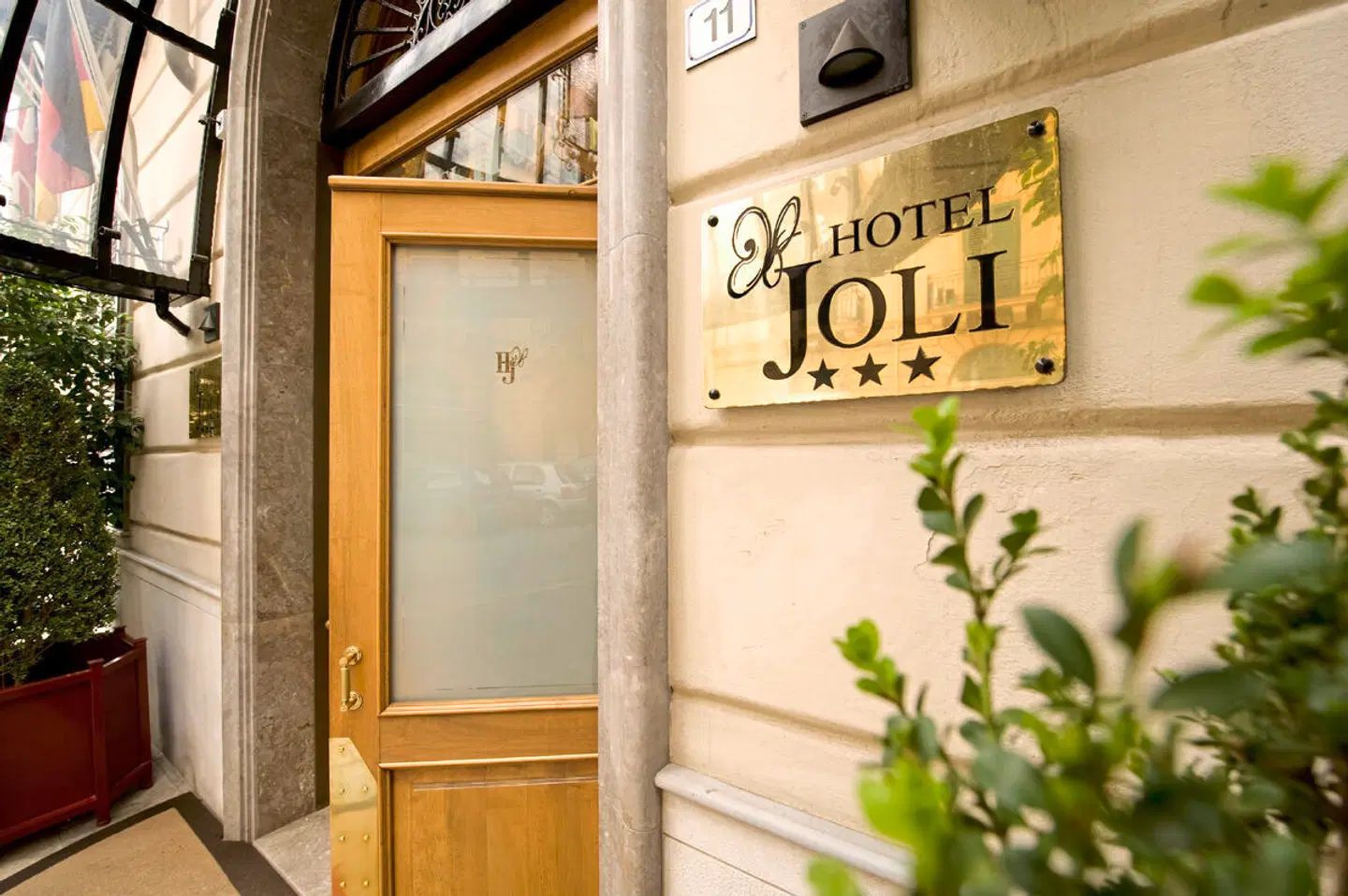 Joli EXTERIOR