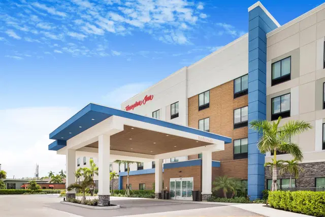 Hampton Inn Fort Myers Downtown EXTERIOR