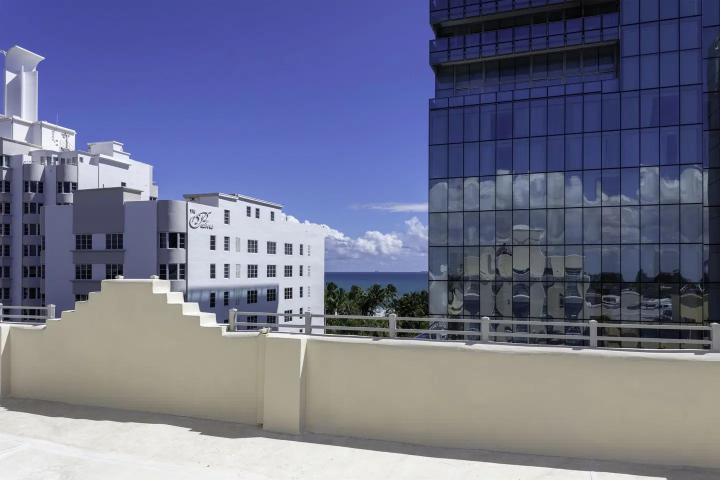 Hilton Garden Inn Miami South Beach EXTERIOR