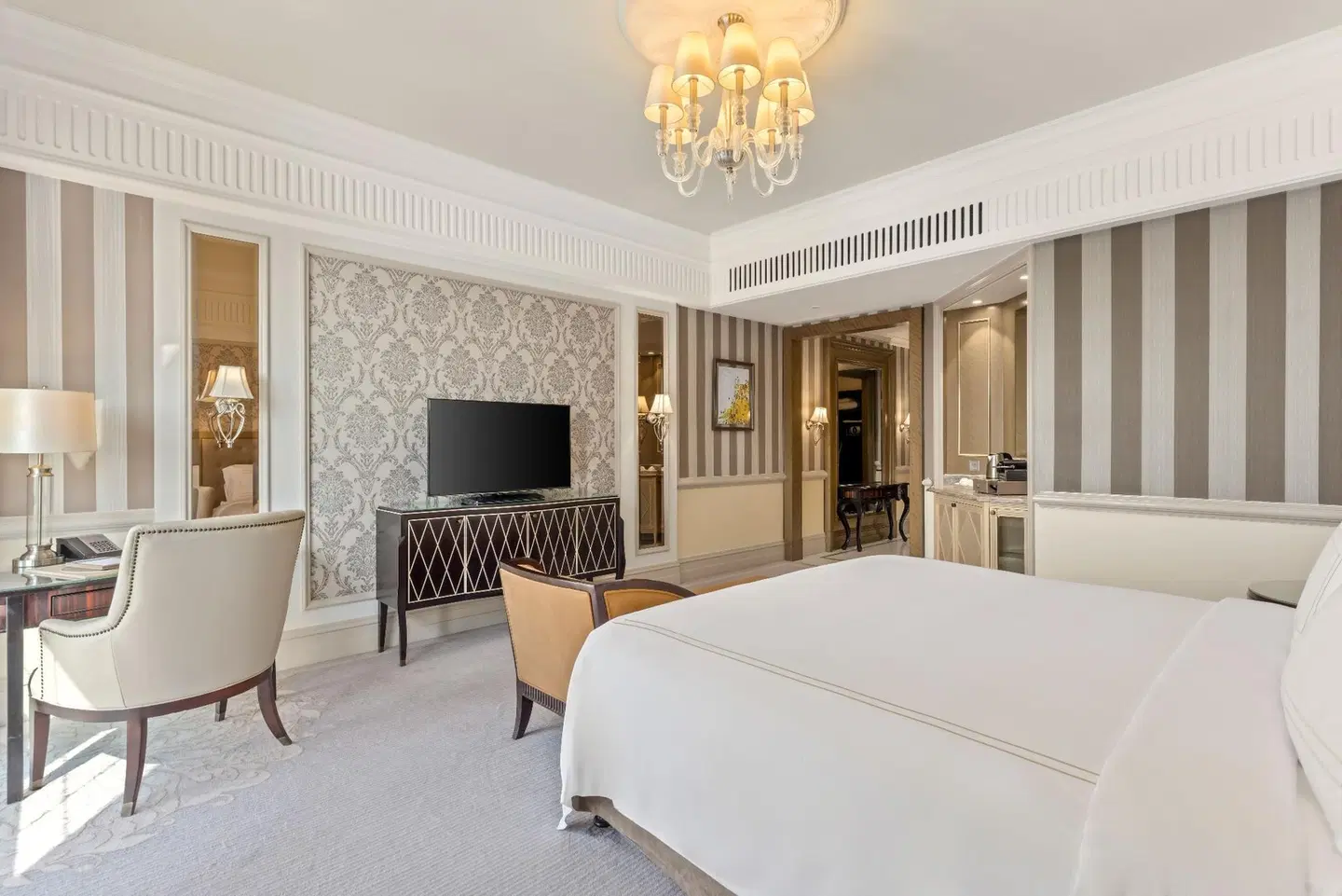 Al Habtoor Palace - Preferred Hotels & Resorts ROOM_EXAMPLE