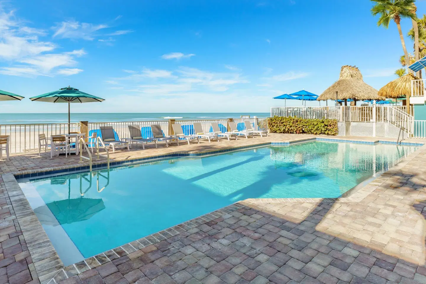 DoubleTree by Hilton Beach Resort Tampa Bay/North Redington Beach OUTDOOR_POOL