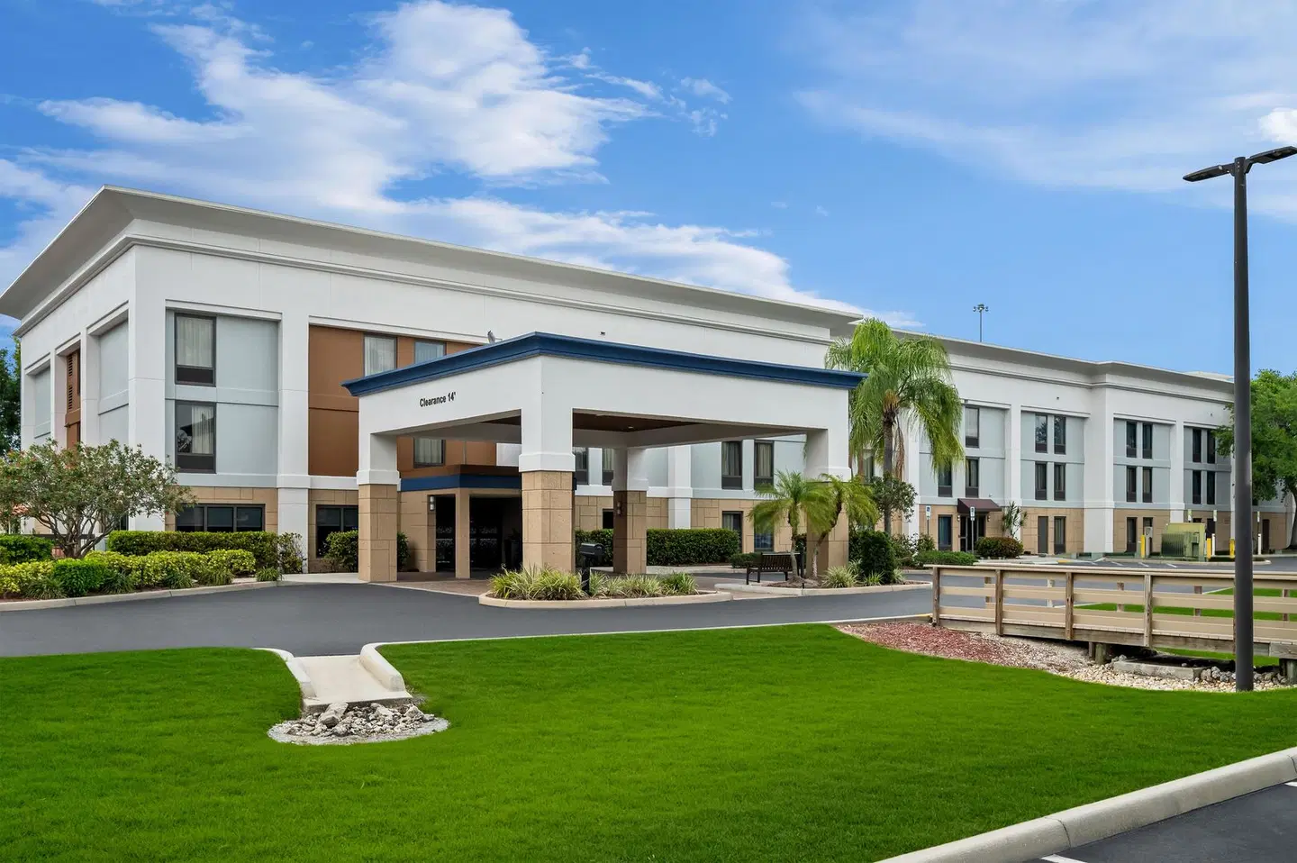 Hampton Inn Naples-I-75 EXTERIOR