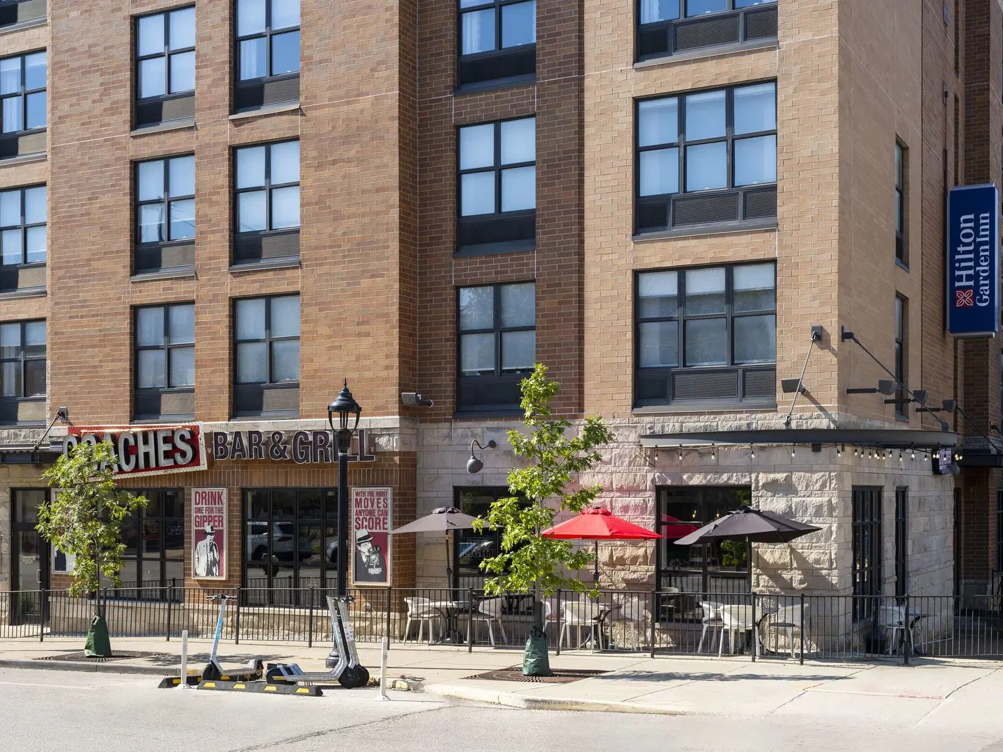 Hilton Garden Inn Bloomington EXTERIOR