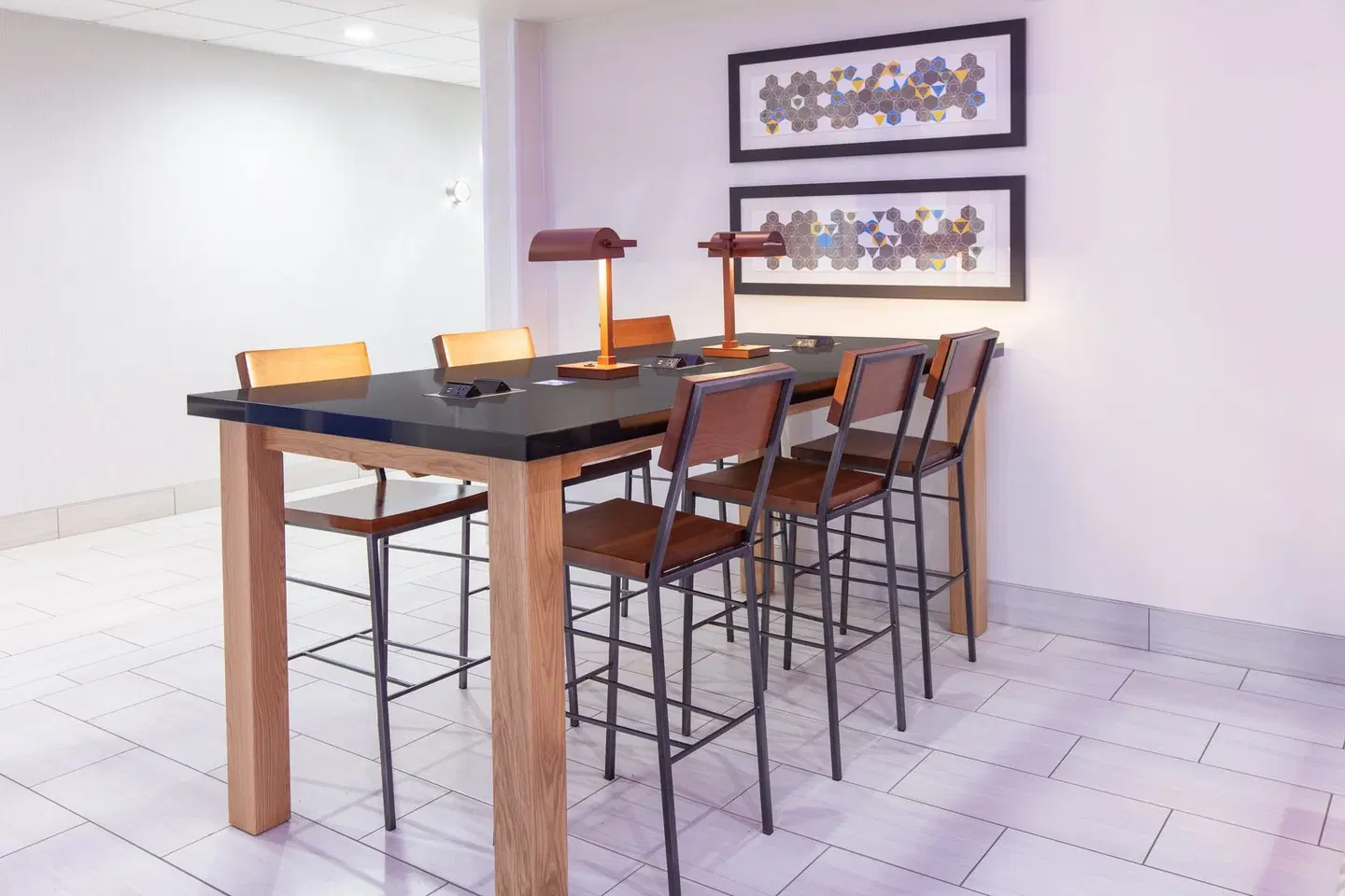 Holiday Inn Express & Suites Seaside-Convention Center by IHG Bar