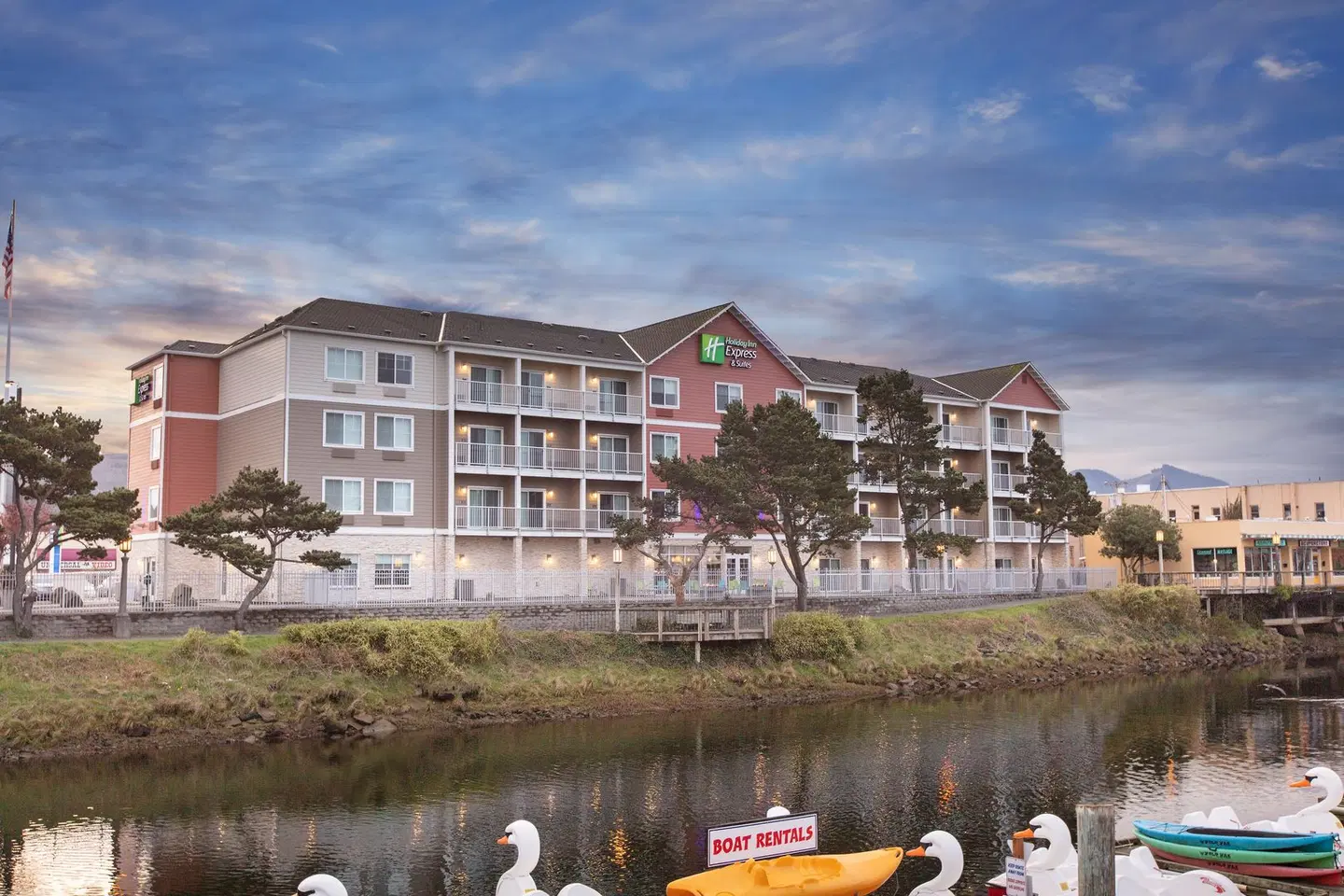 Holiday Inn Express & Suites Seaside-Convention Center by IHG EXTERIOR