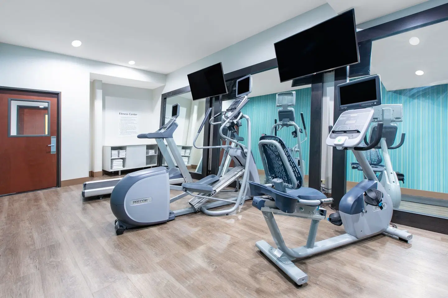 Holiday Inn Express & Suites Seaside-Convention Center by IHG SPORTS_AND_LEISURE