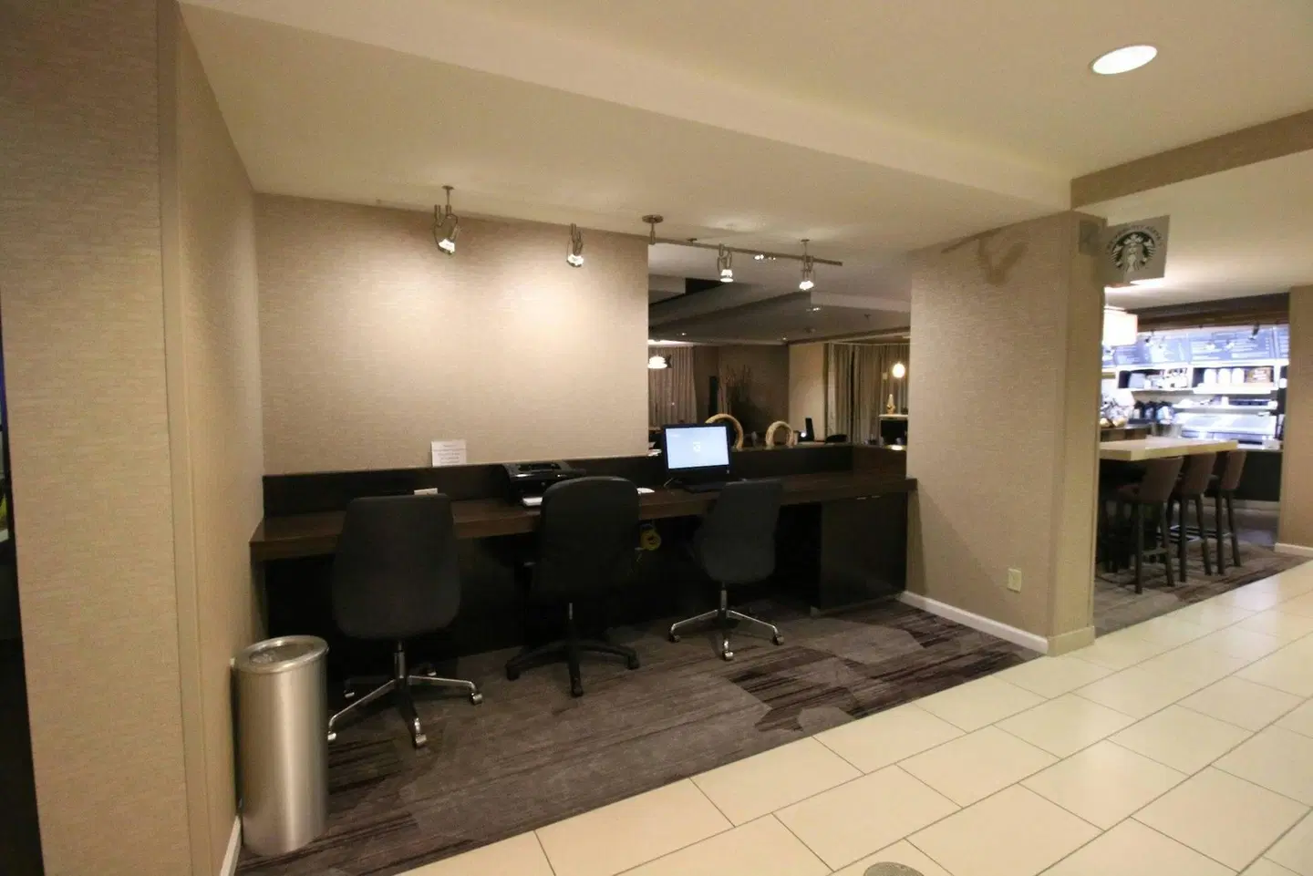 Courtyard by Marriott Indianapolis South Bar