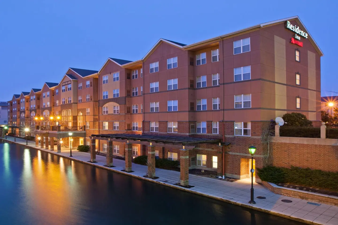 Residence Inn by Marriott Indianapolis Downtown on the Canal EXTERIOR