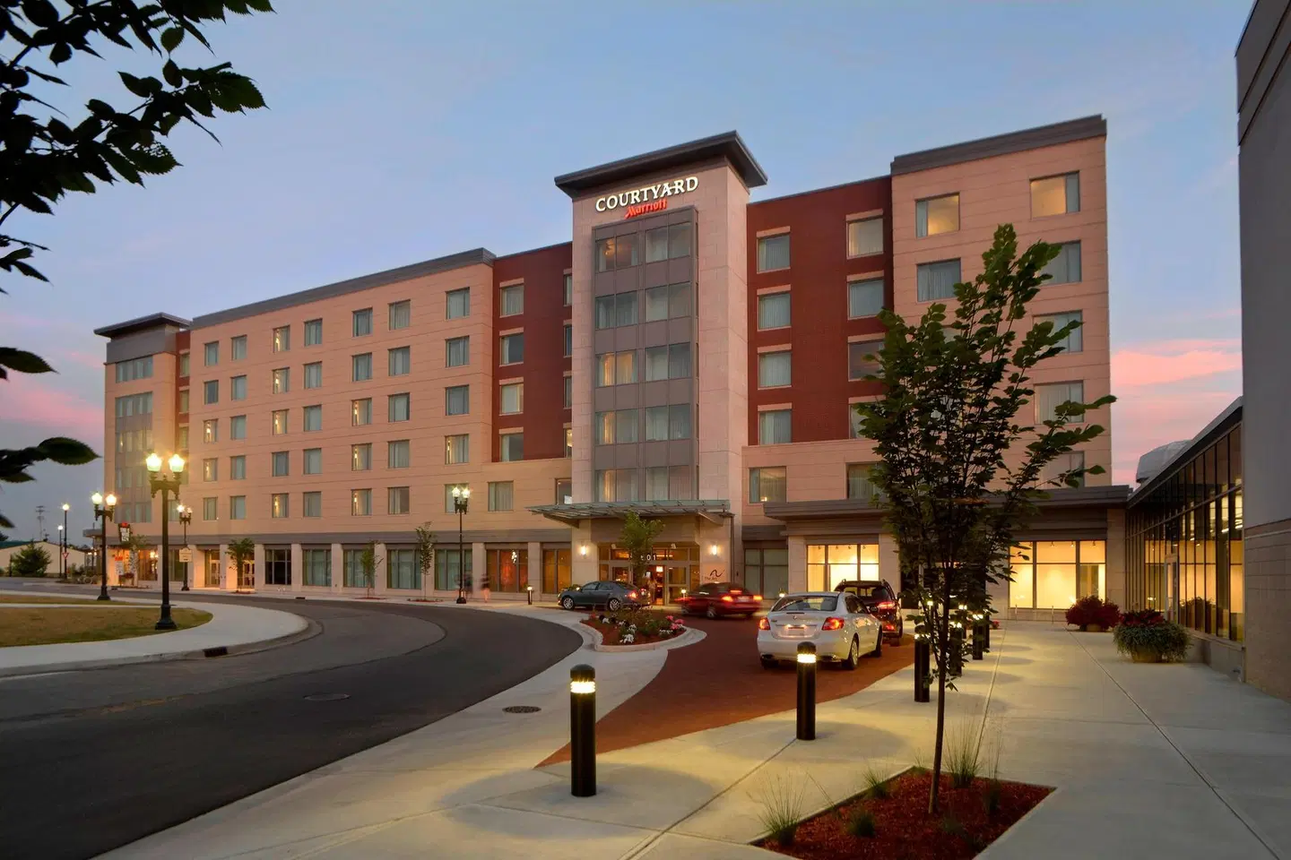 Courtyard by Marriott Muncie at Horizon Convention Center EXTERIOR