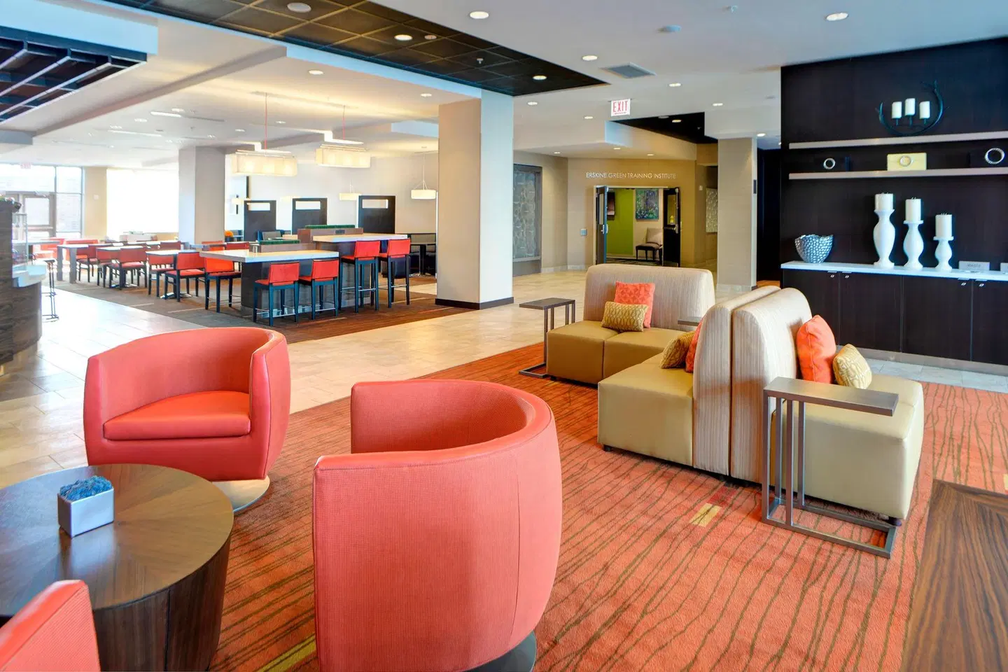 Courtyard by Marriott Muncie at Horizon Convention Center Bar