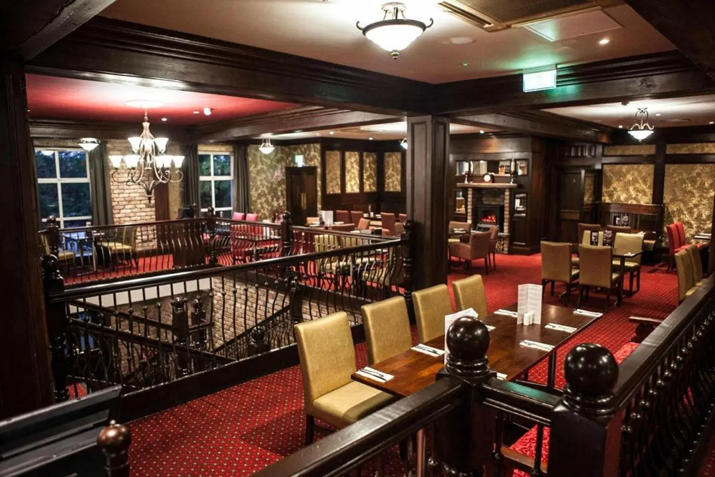 Dillons Hotel Bar