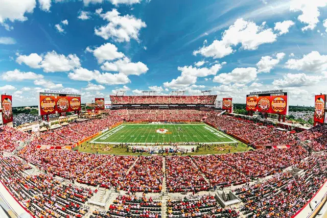 The Luce, St. Pete - inklusive Fanpackage Bucs Garten