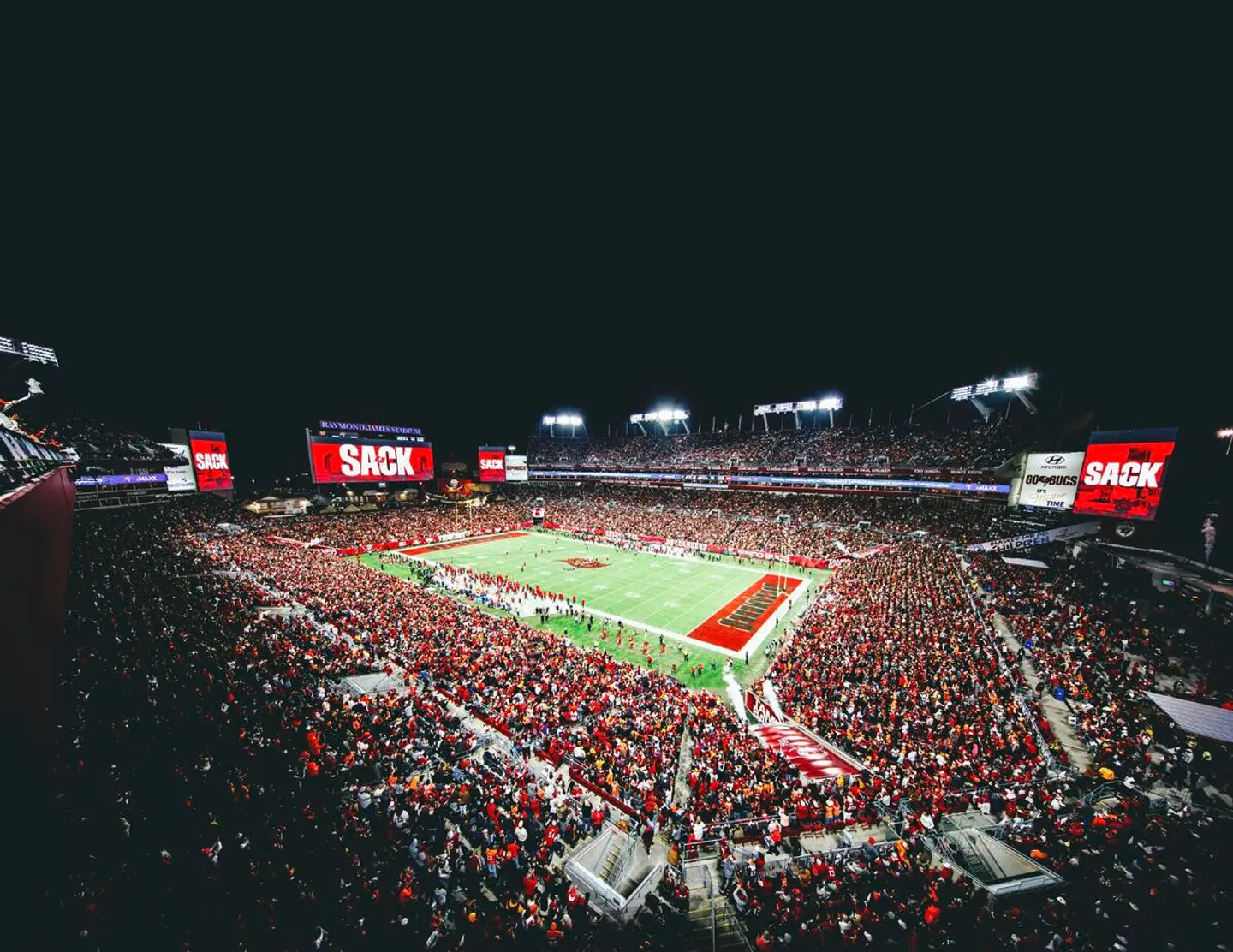 The Luce, St. Pete - inklusive Fanpackage Bucs Garten