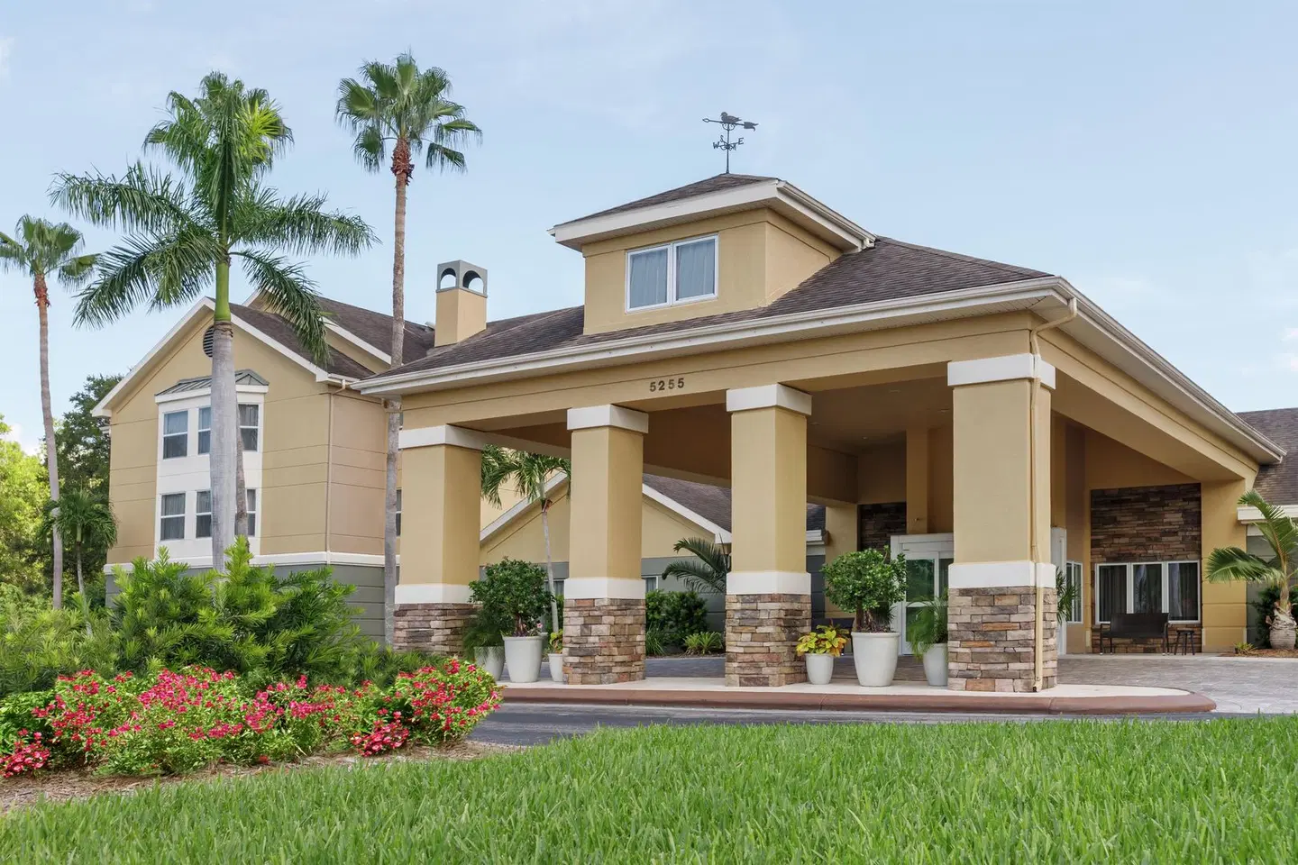 Homewood Suites by Hilton Fort Myers EXTERIOR