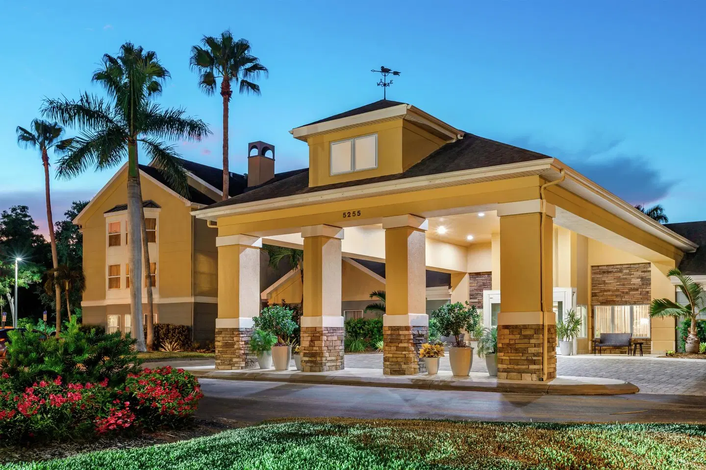 Homewood Suites by Hilton Fort Myers EXTERIOR