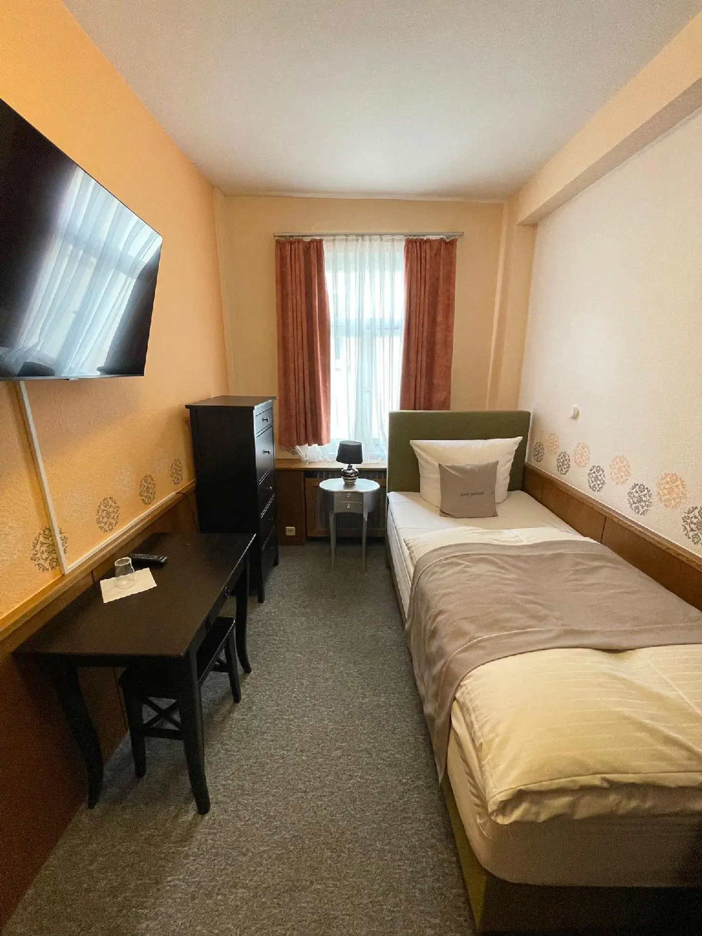Ratstube ROOM_EXAMPLE