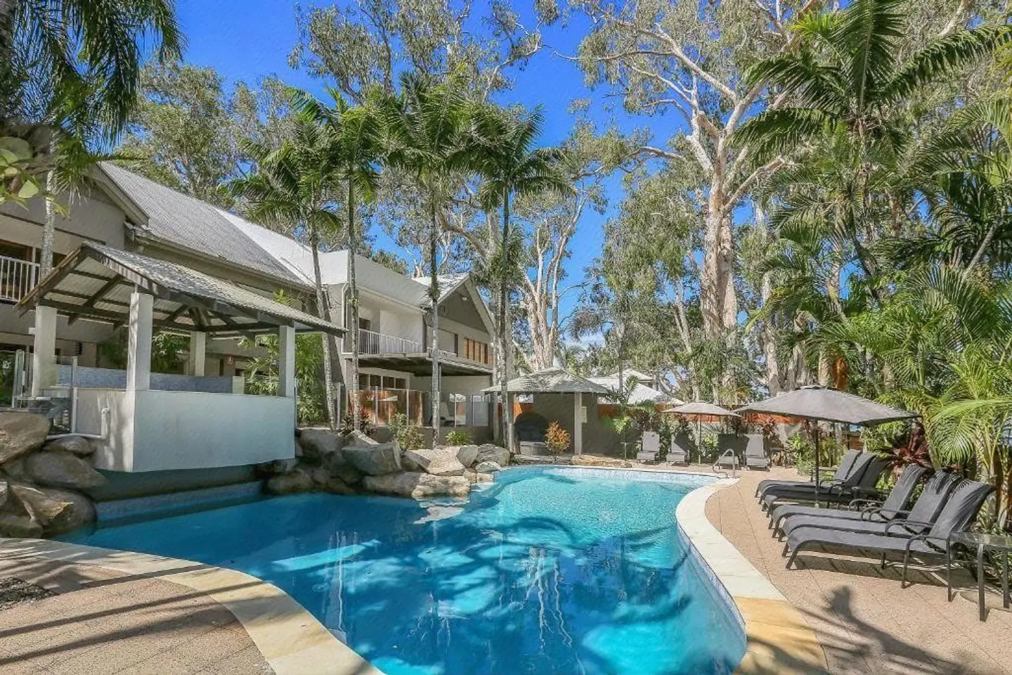 Paradise On The Beach Resort OUTDOOR_POOL