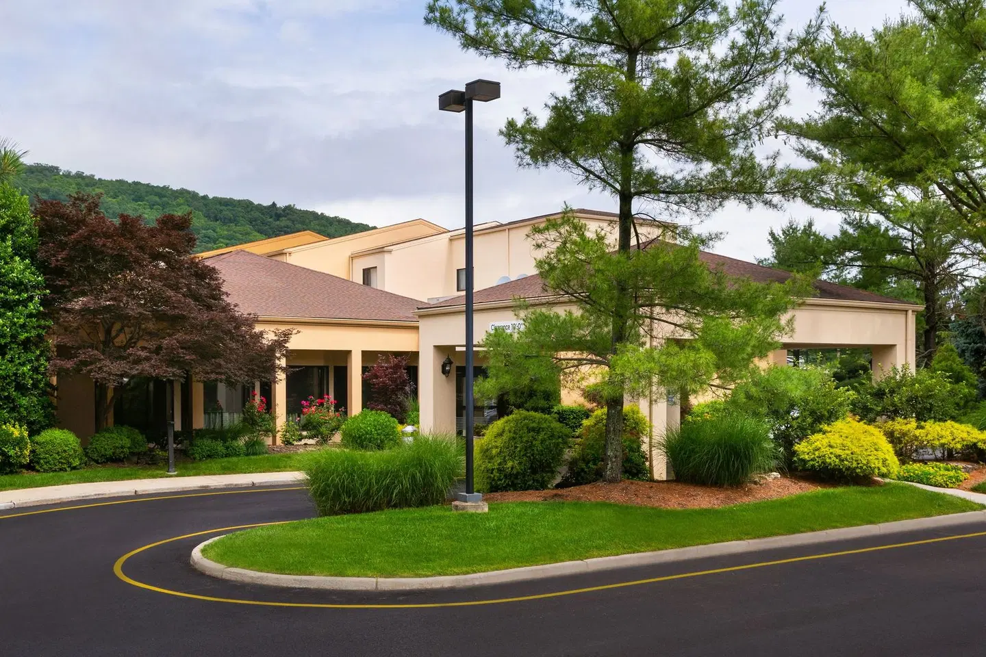 Courtyard by Marriott Mahwah EXTERIOR