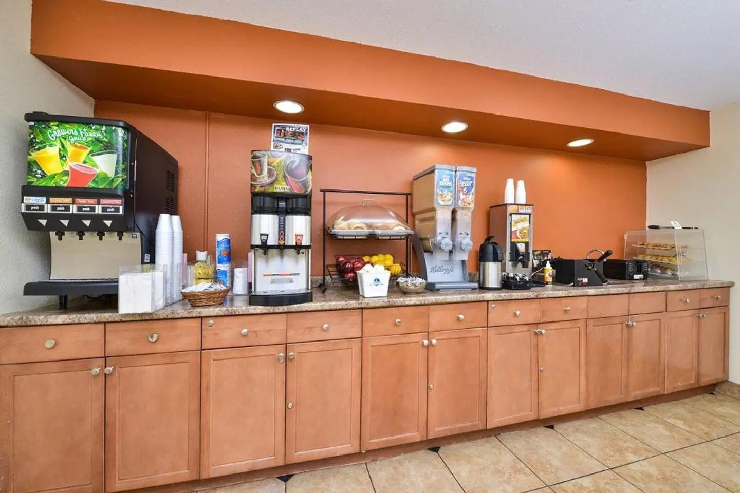 Red Carpet Inn - Newark Airport Bar
