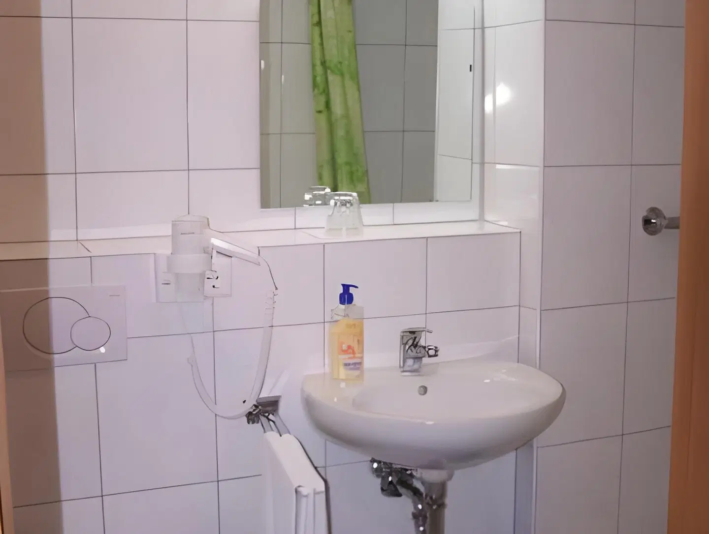 Safak Airport 33 Stuttgart-Messe Badezimmer