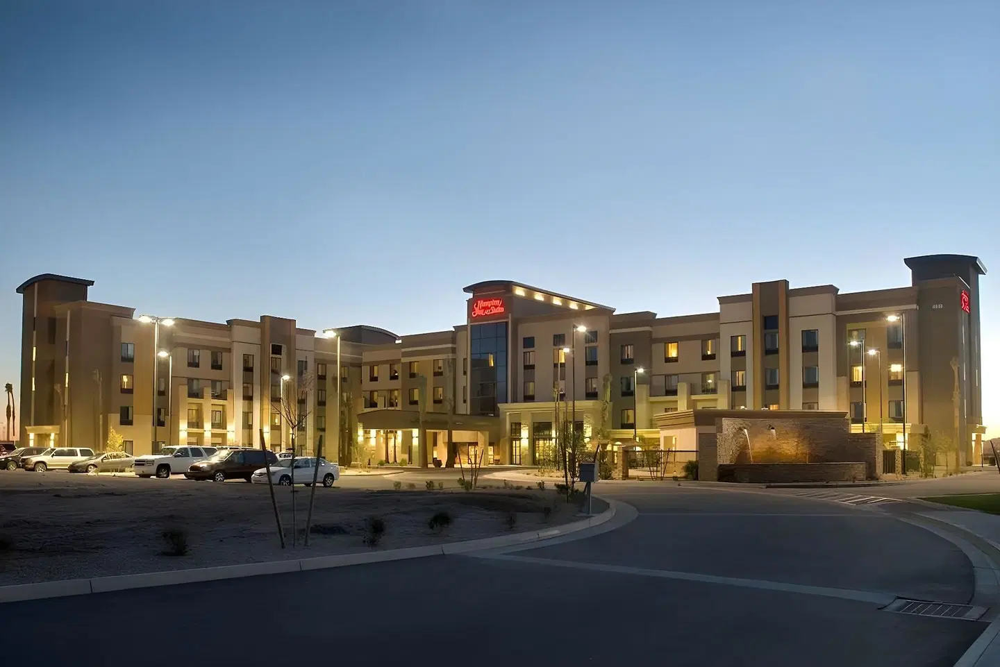 Hampton Inn & Suites Phoenix Glendale-Westgate EXTERIOR