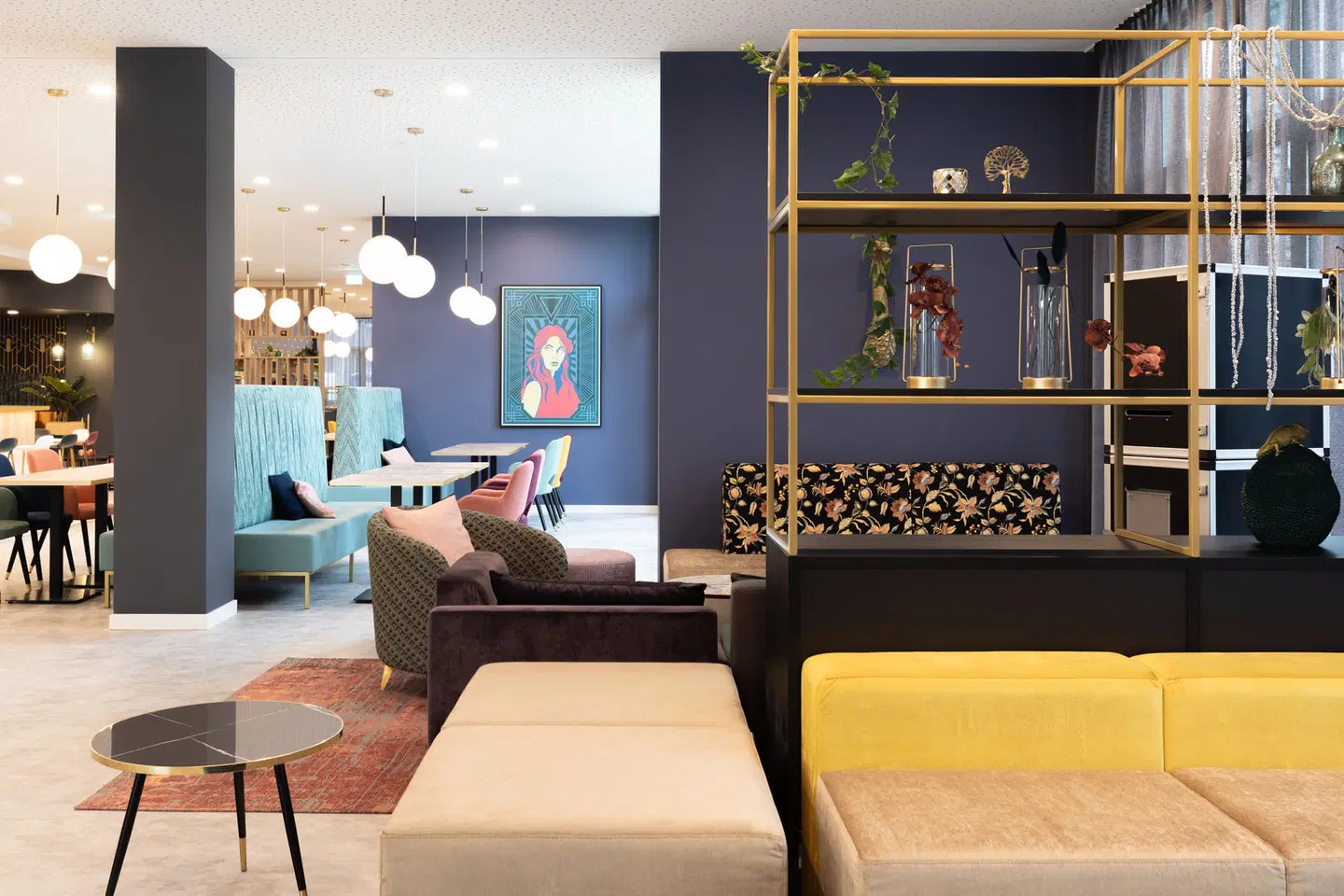 Holiday Inn - the niu, Flower Konstanz LOUNGE_LOBBY