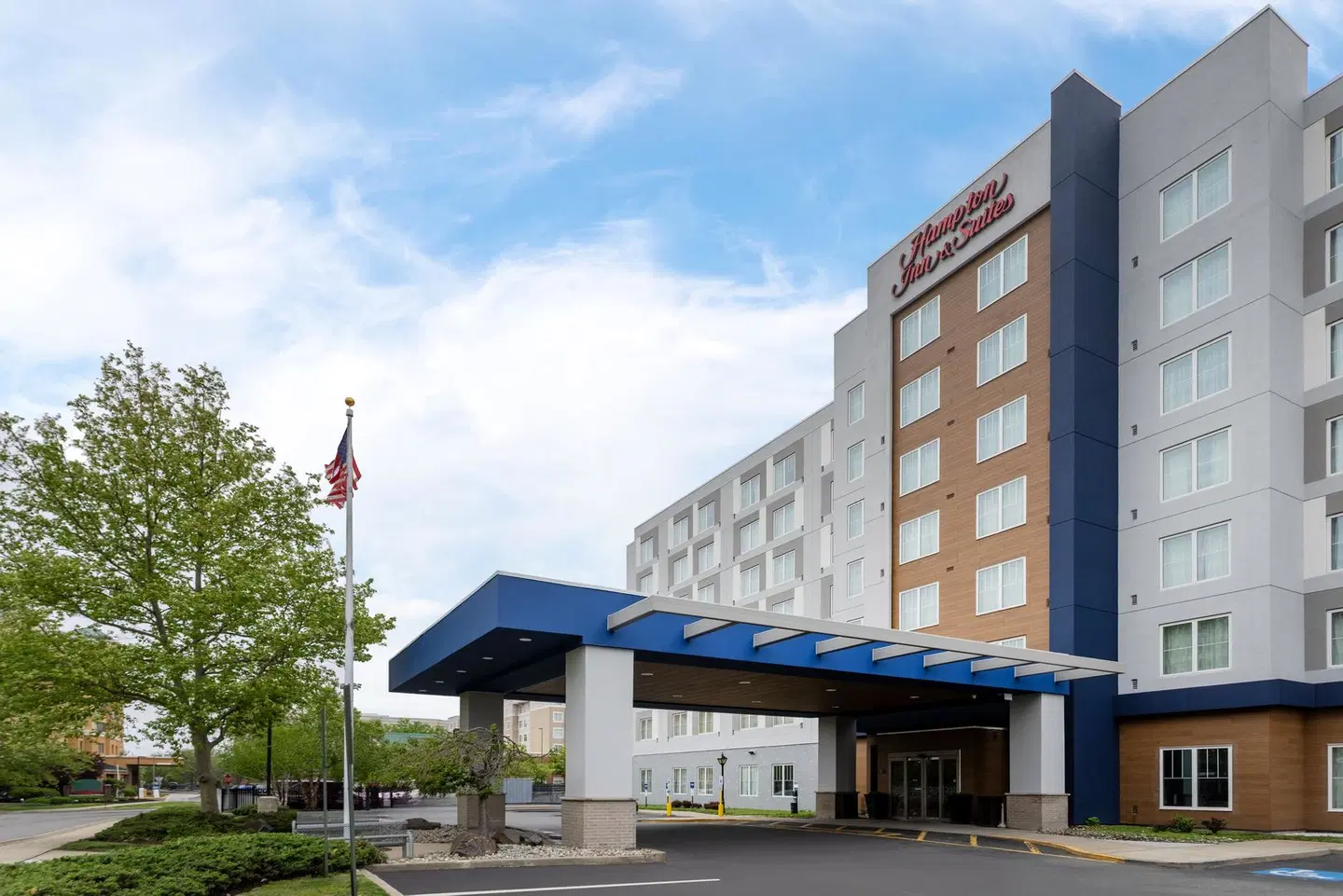 Hampton Inn & Suites Newark Airport Elizabeth EXTERIOR